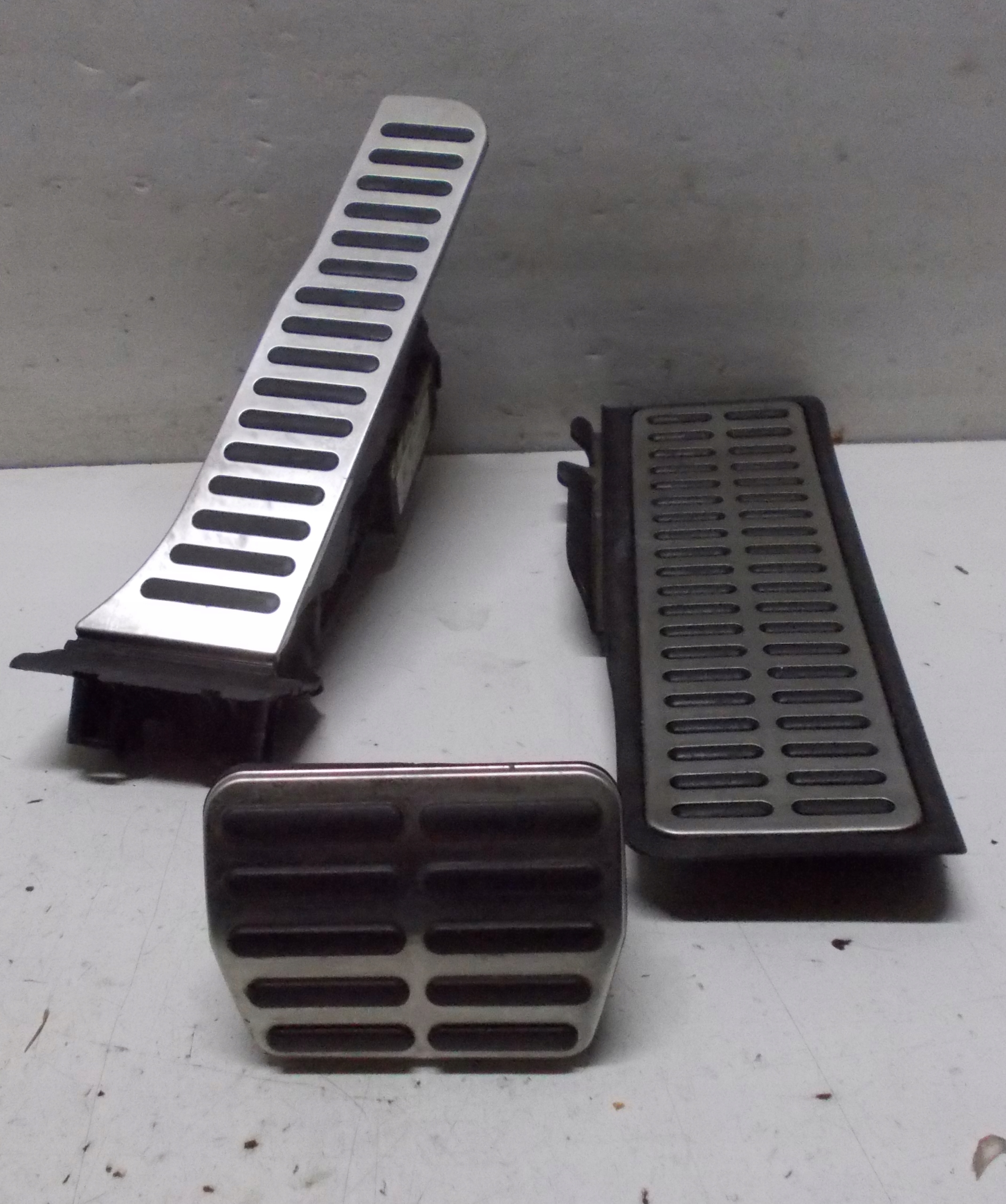 VW GOLF VI CABRIO 1.4 TSI 11R caps for pedals