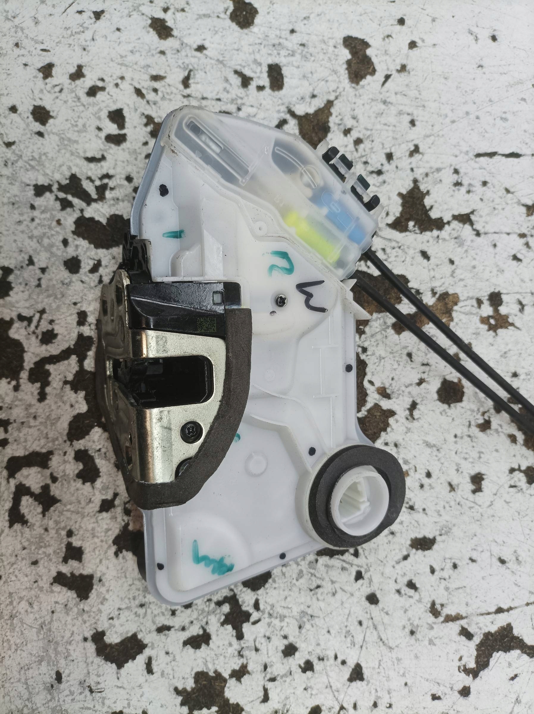 lock door right front right front E16 E17 E18 Toyota Corolla XI (2013- )