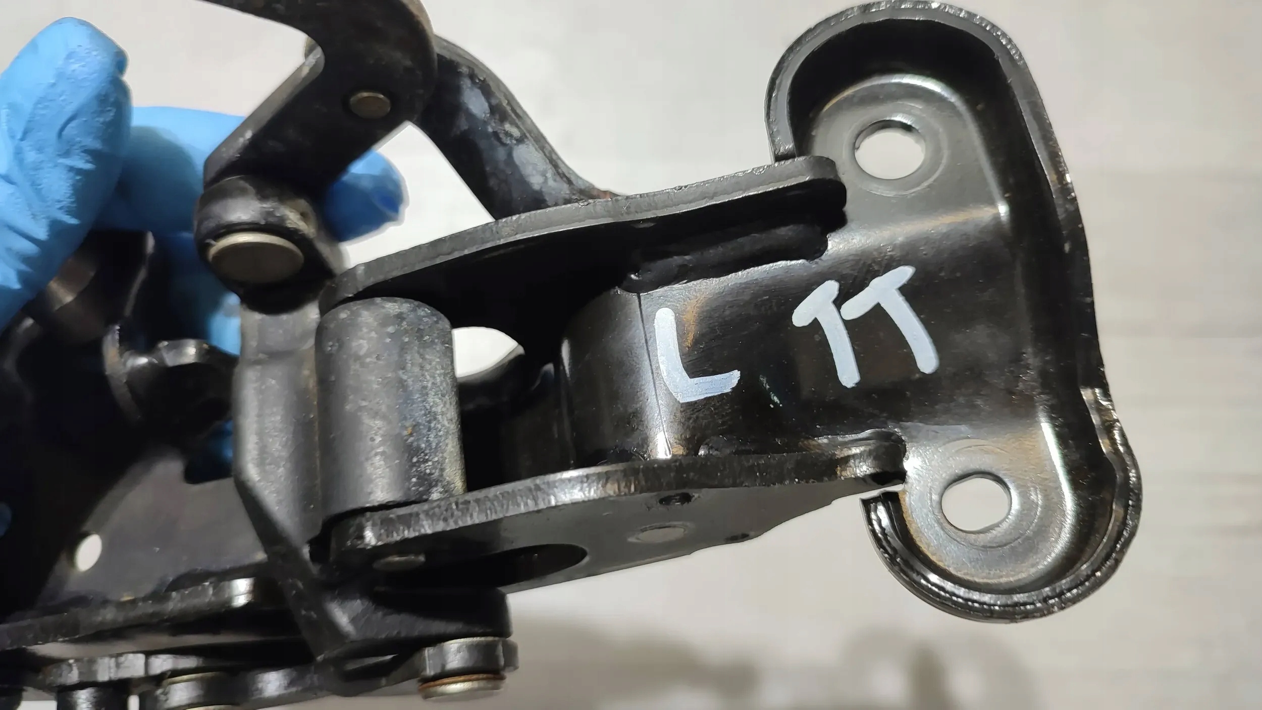 Audi TT 8J 13r 2.0tdi left side hinge lock roofs skladanego