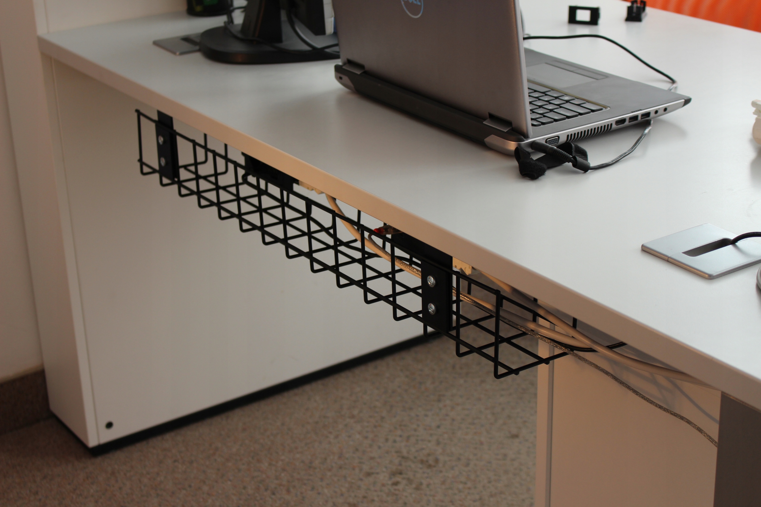 Organizer kanał na kable koszyk podblatowy L-760mm czarny Marka Inna