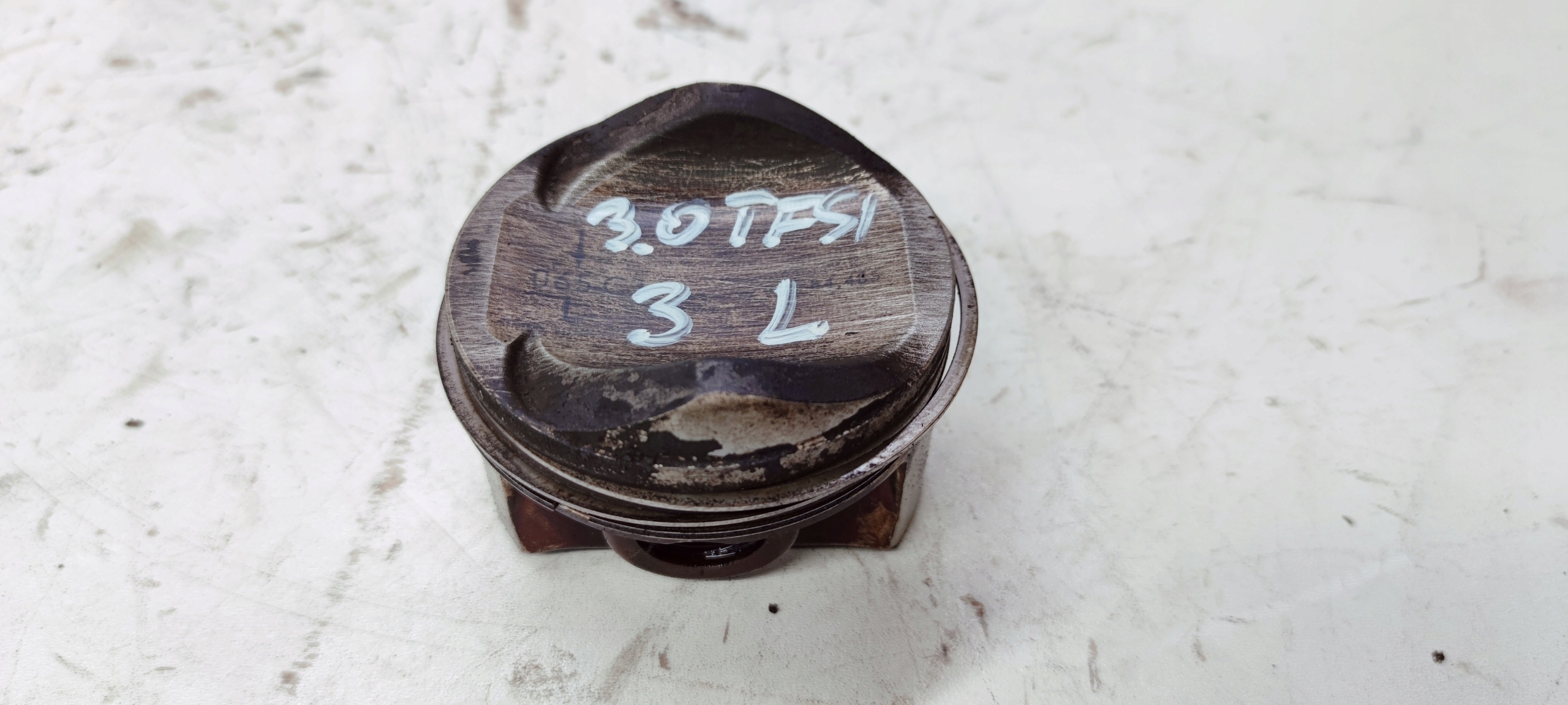 piston left AUDI 3.0TFSI CAJ 84L111 *3*