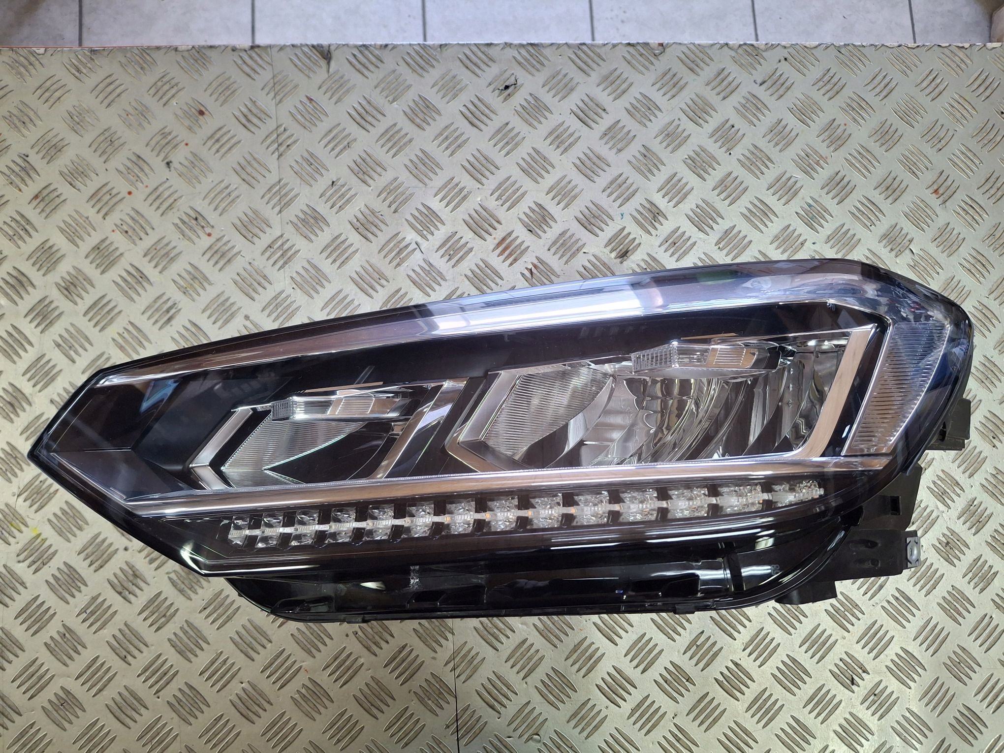 Licht links vorne LED VW TOURAN II 2015R->