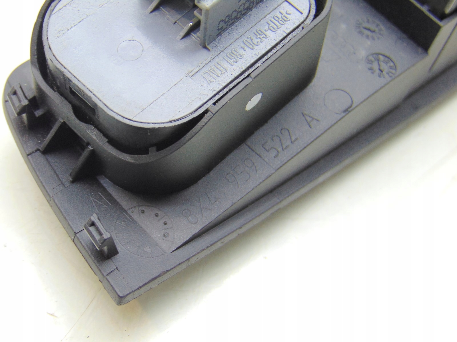 Bouton PANEL Vitre AUDI A1 8X 5D 8X4959522A