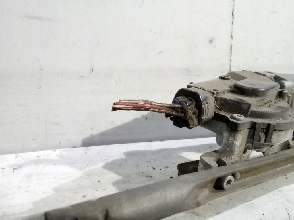 Daihatsu Sirion II 2 wiper mechanism front