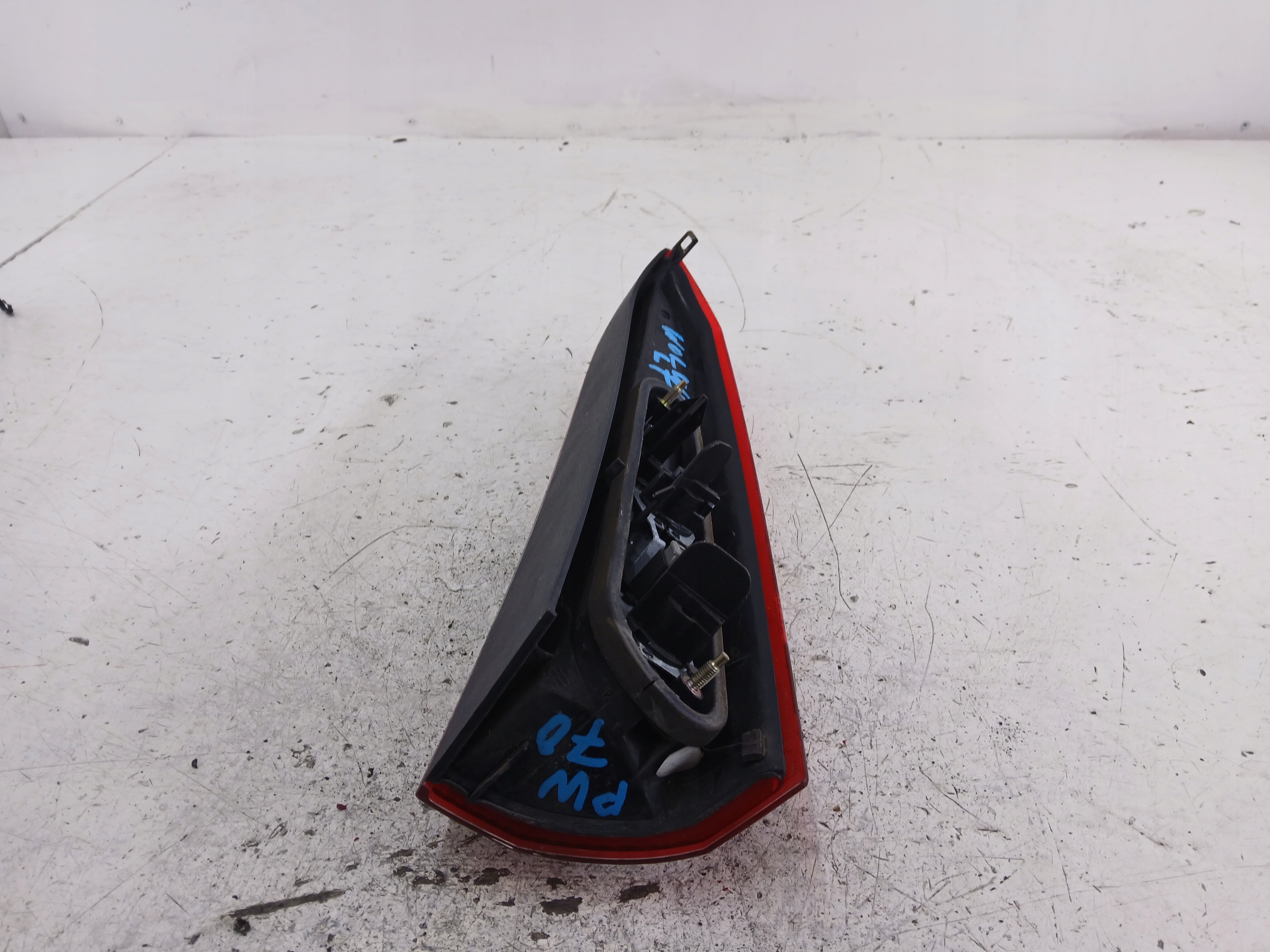 VOLVO V70 II light left rear part upper