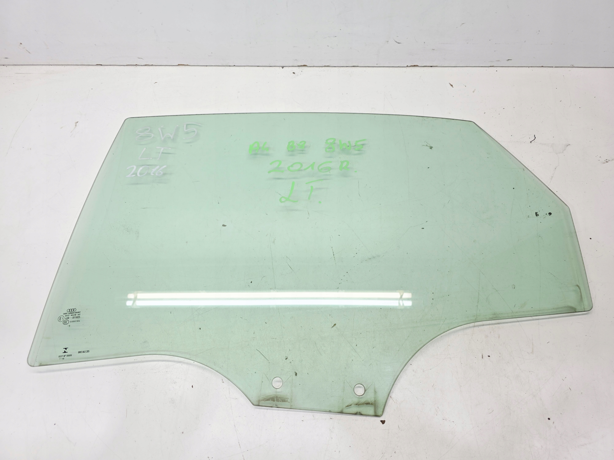 window side door left rear part AUDI A4 B9 8W5 2016 R 8W5845205