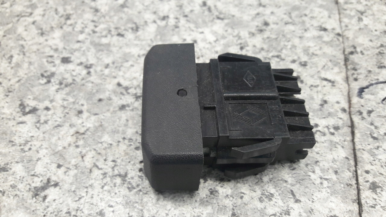 przełącznik zamka centralnego Renault Clio I Typ silnika Brak informacji