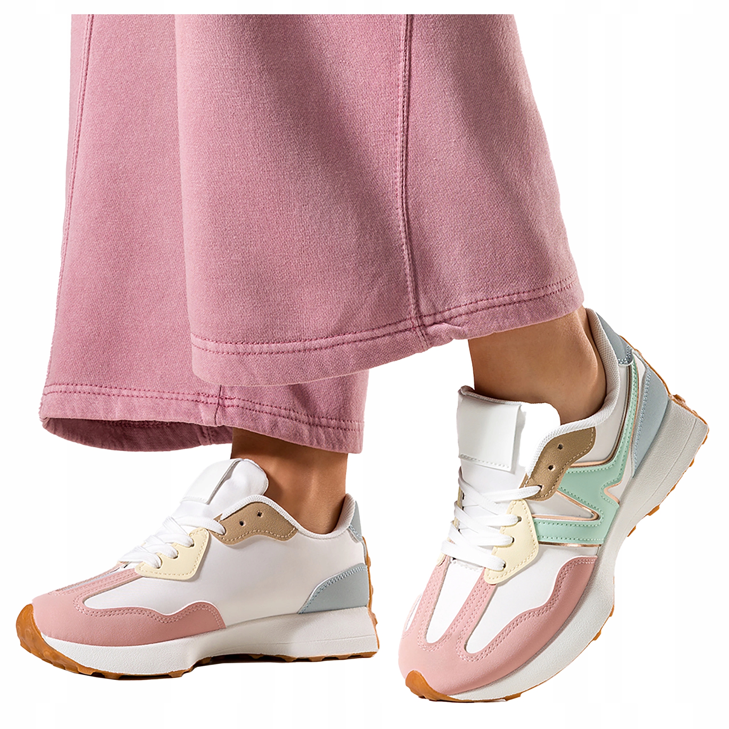 Sneakersy Dámské bílé sportovní boty s barevnými doplňky Platforma r 37