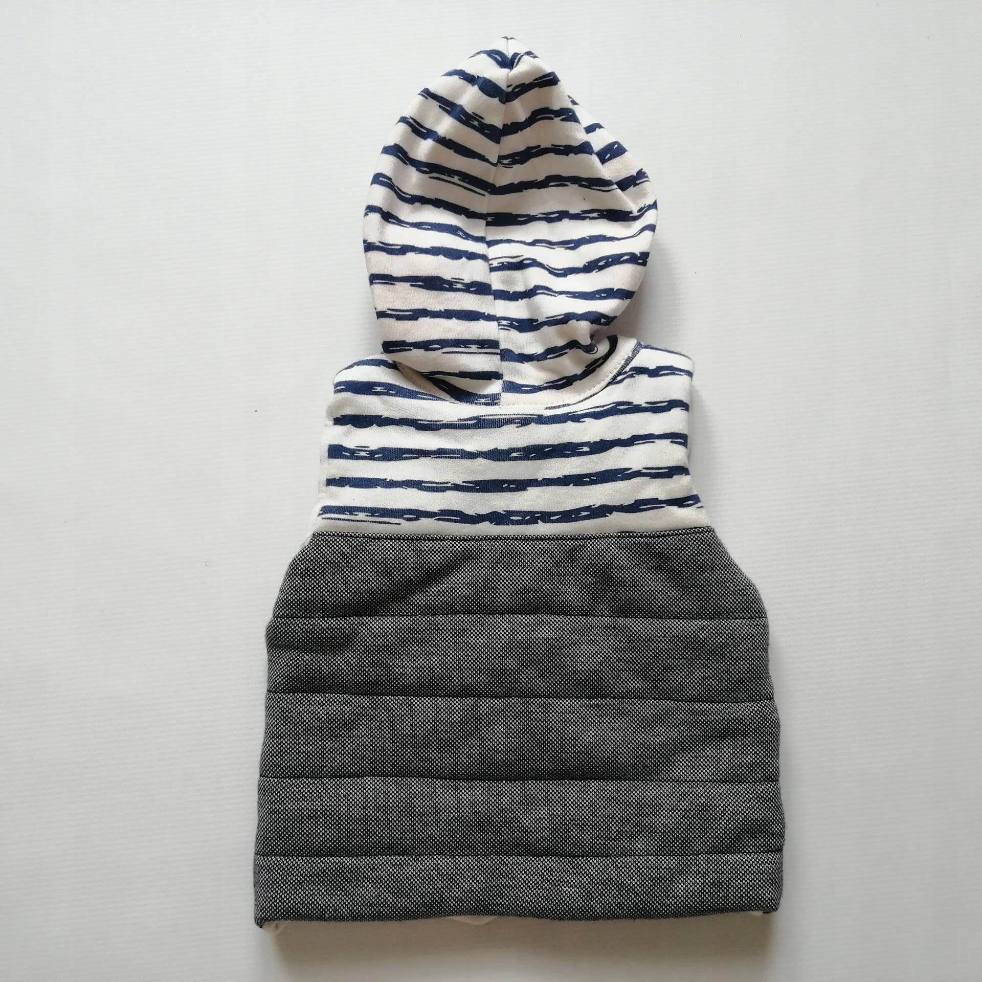 PIKOWANY BAWEŁNIANY BEZRĘKAWNIK 56/62 Marka bez marki