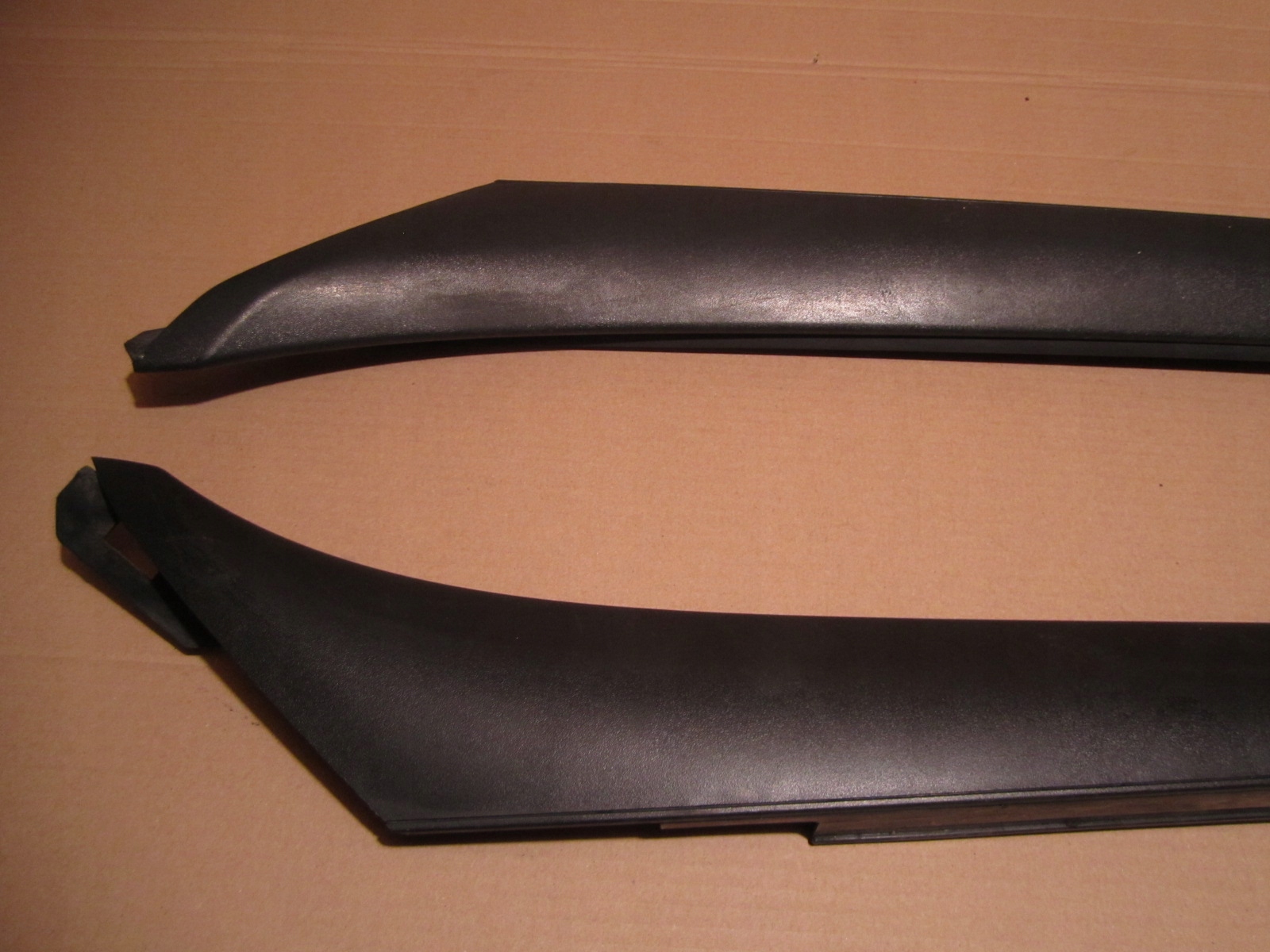 FORD TRANSIT VII 06-13 LISTWA ZEWNĘTRZNA NA SŁUPEK SZYBY Producent części Ford OE