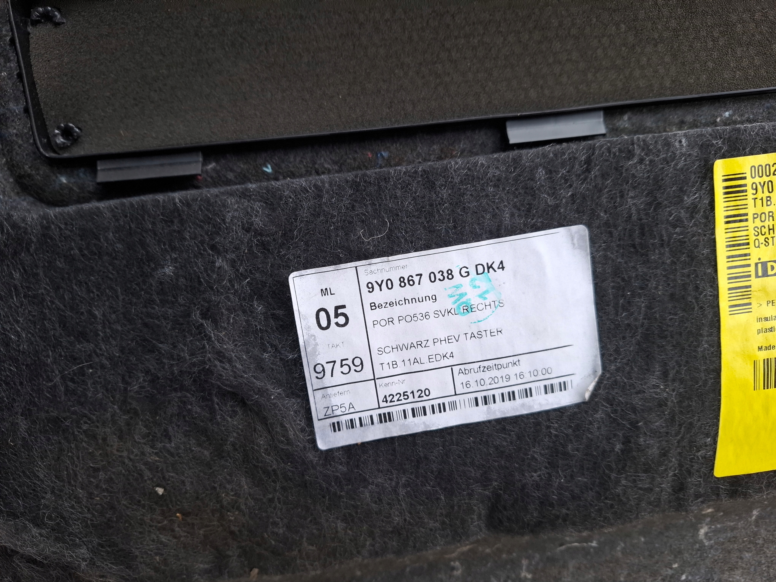PORSCHE CAYENNE III 19r 9Y boot upholstery right 9Y0867038G