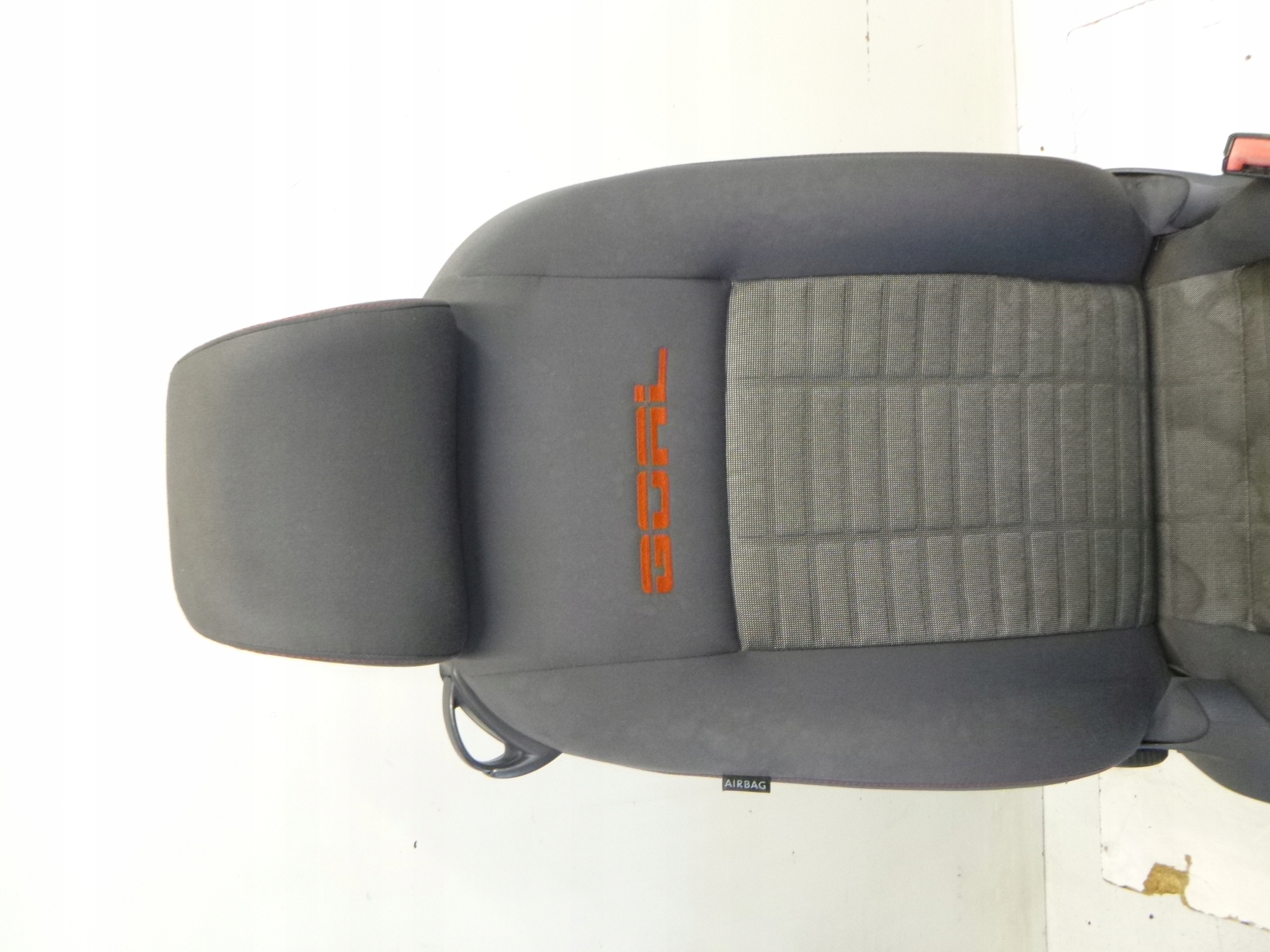 SITZ RECHTS VW GOLF V 1K3881106DF 2006R.
