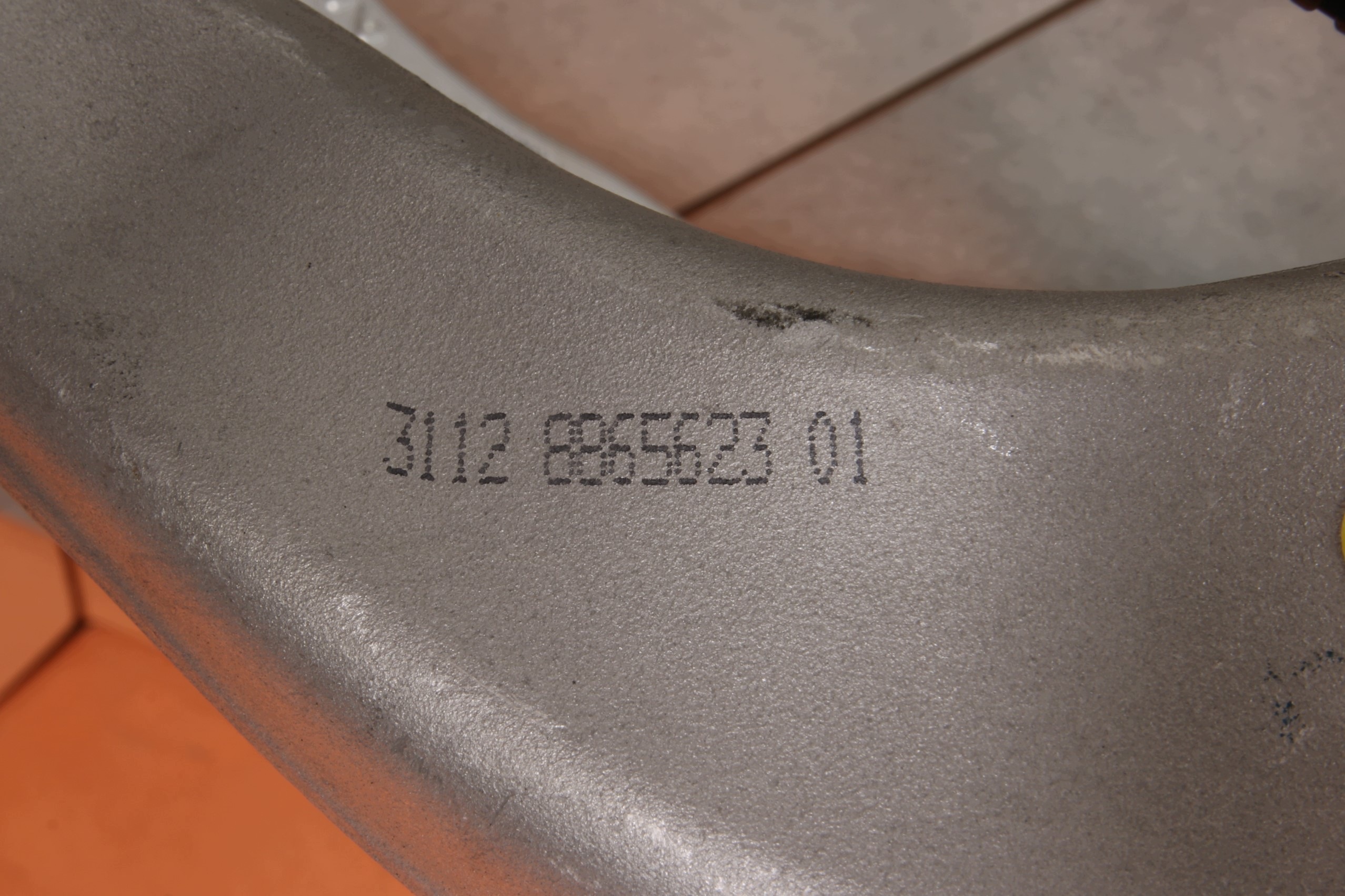 BMW i4 G26 eDrive35 eDrive40 otoč ramene čepu levý předek 6893259
