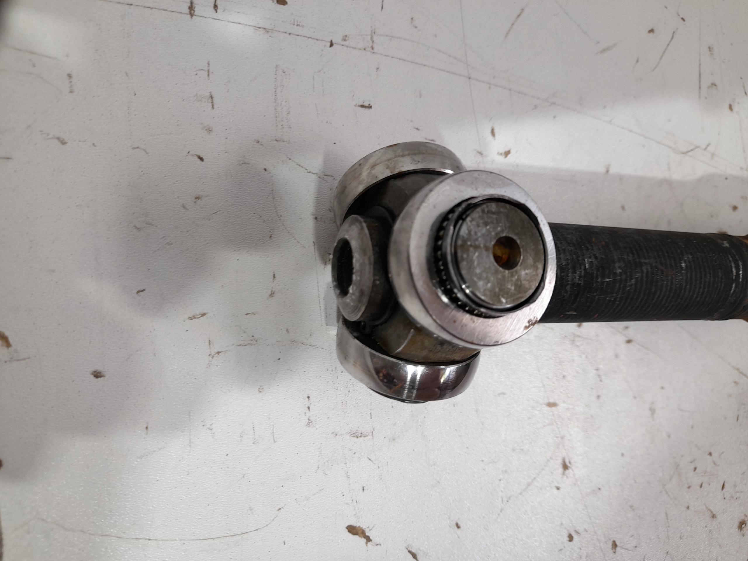 RENAULT CAPTUR and semi-axis front left 391010433R AUTOMAT (A30)