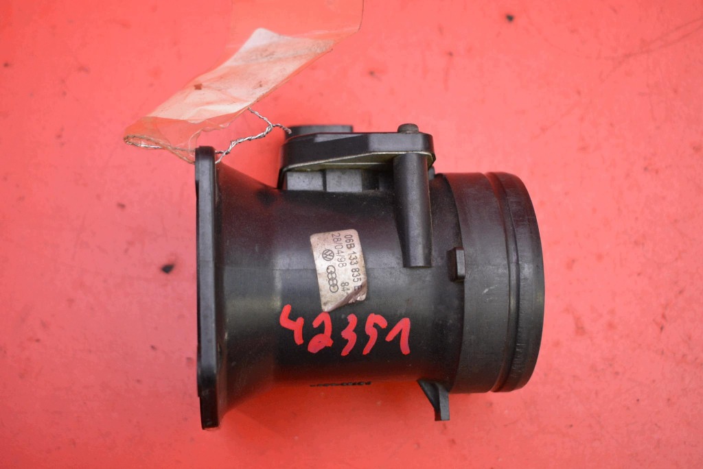 flow meter 06B133835E AUDI A4 B5 1.6 8V 101 KM 94-99