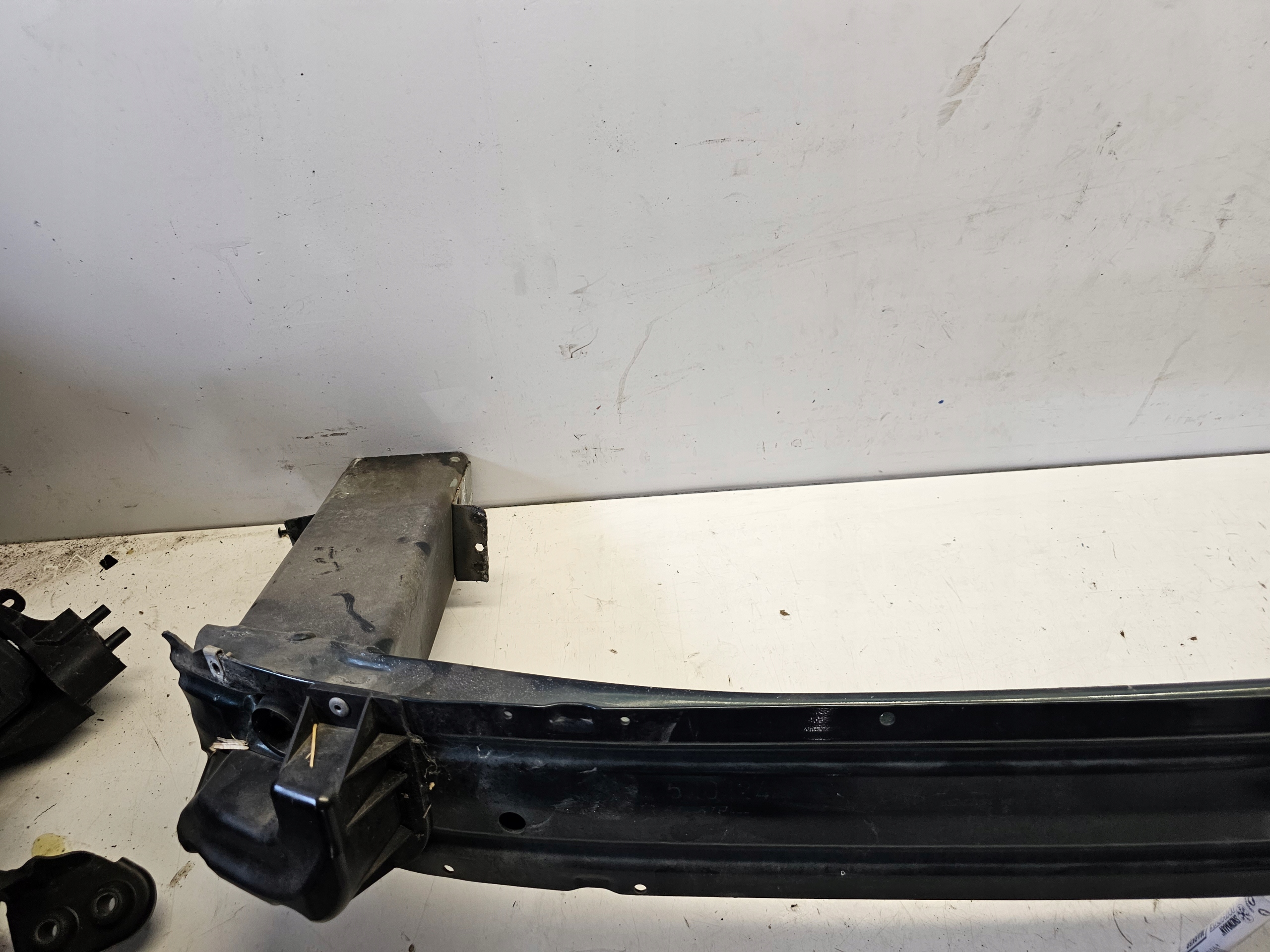 OPEL ZAFIRA C bumper support front pillar below front bumper Z30V
