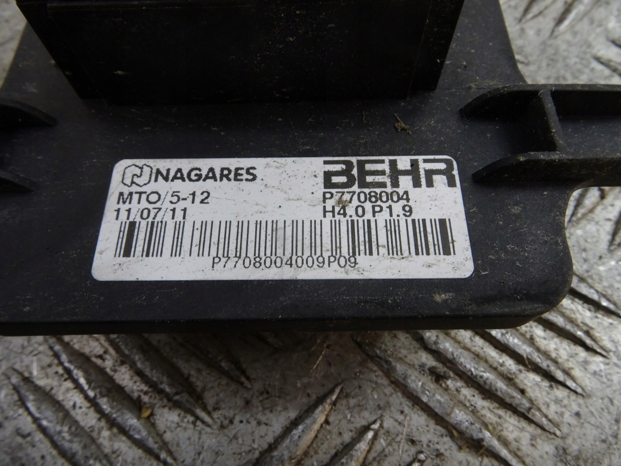 PEUGEOT 3008 heater fan resistor P7708004