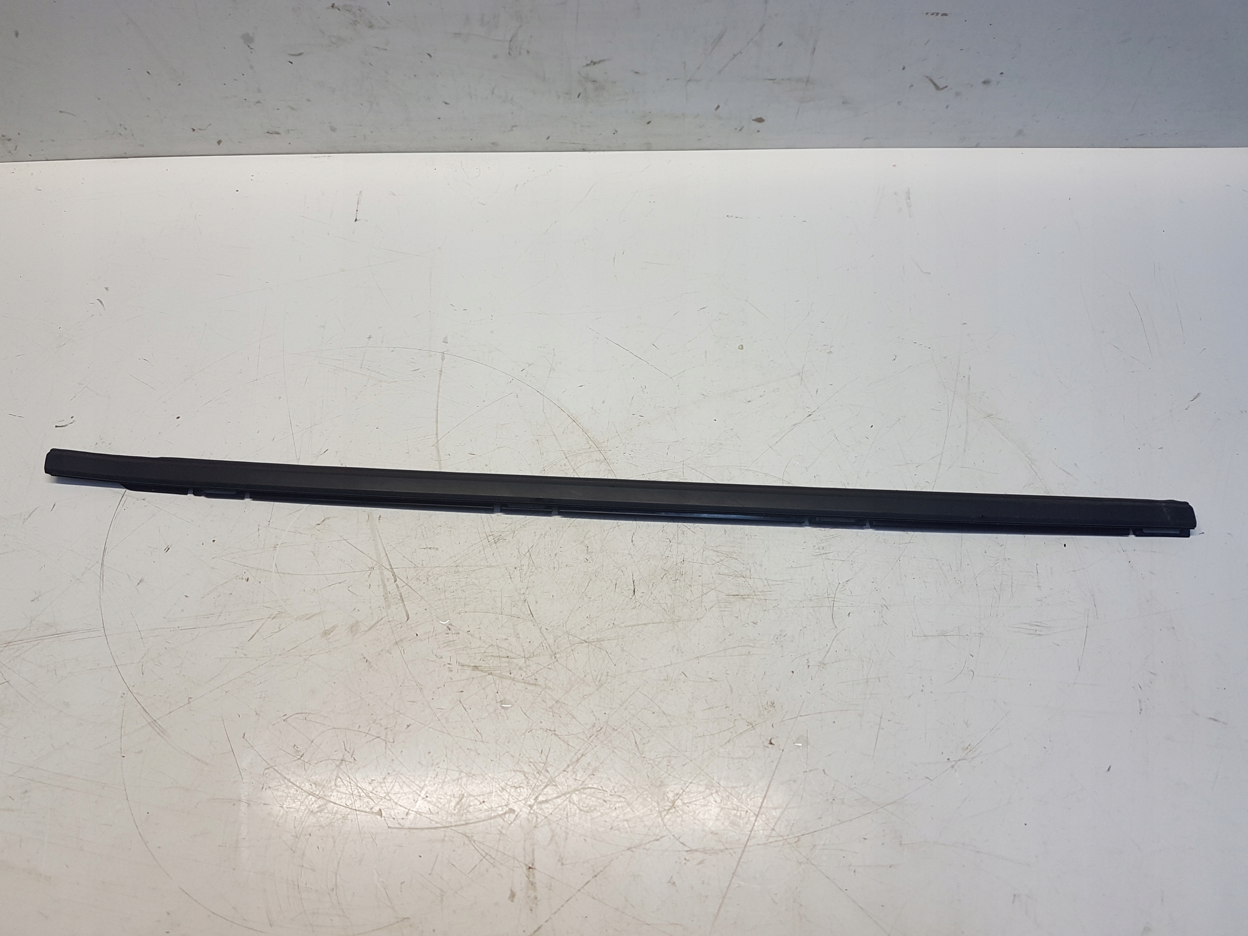 9830318780 - CITROEN C4 III накладка подоконник передняя правая