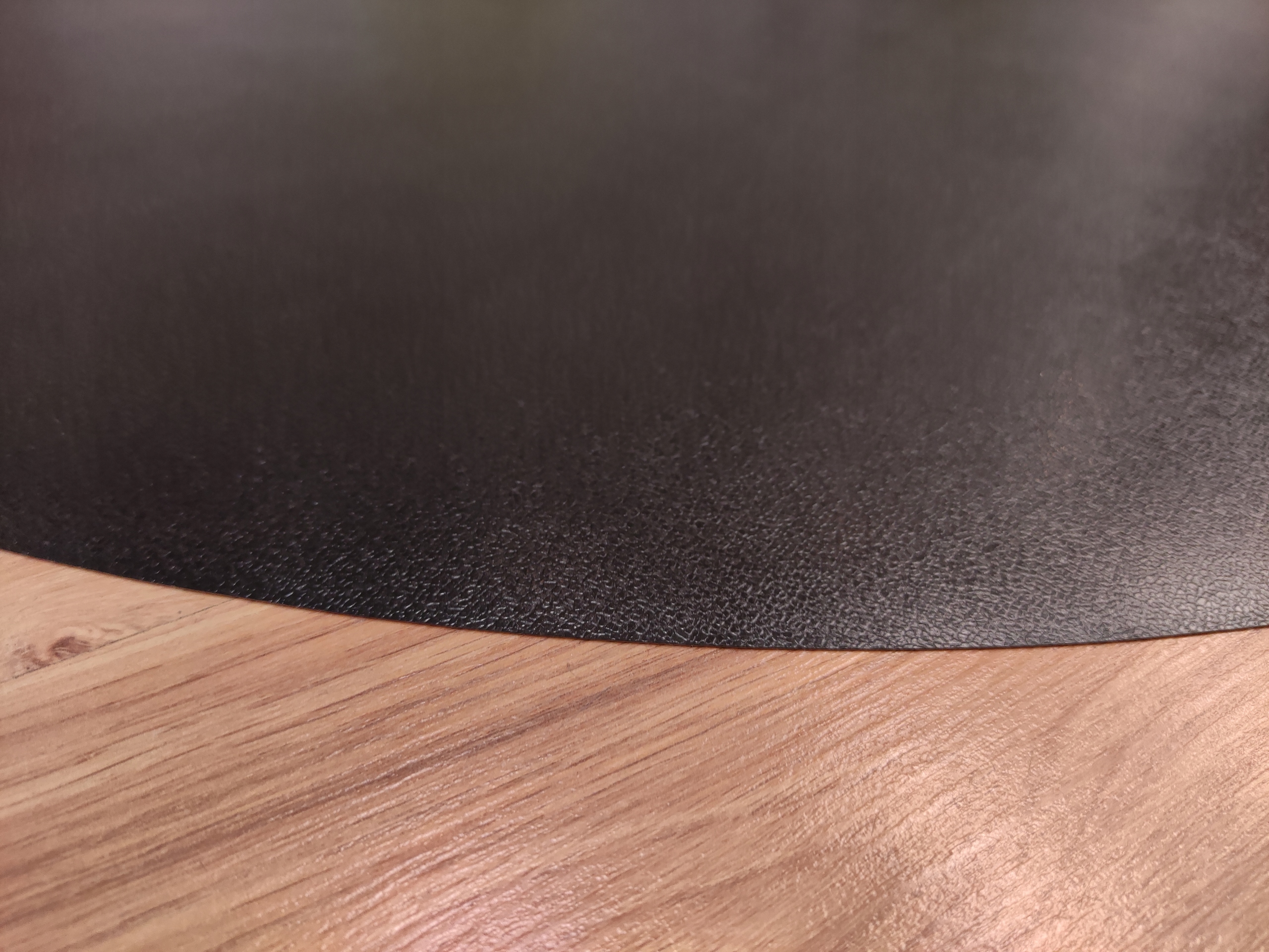 Mata Ochronna pod krzesło 70x100 naklejana CZARNA Marka MaxiMat