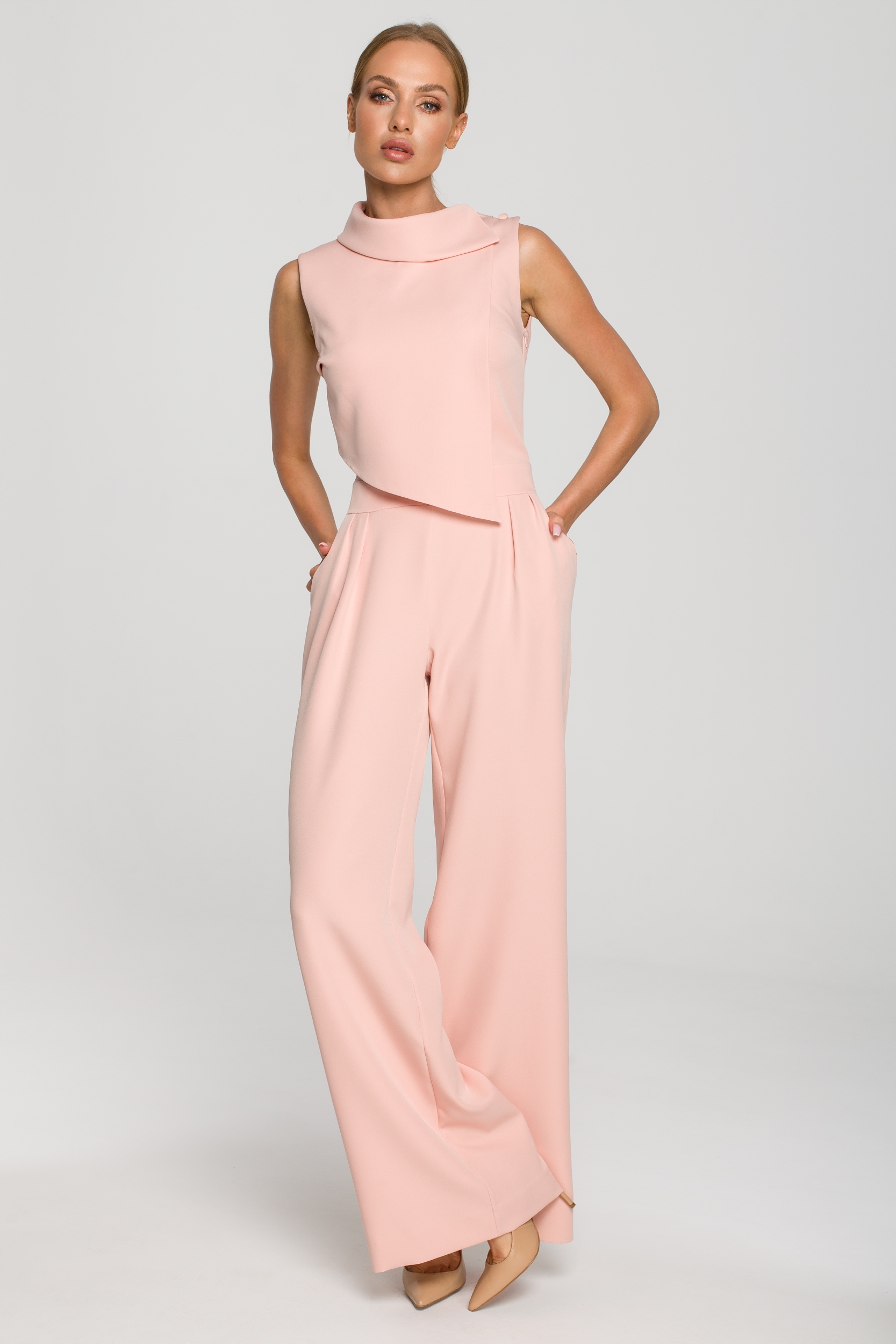 DAMSKI KOMBINEZON KOBIECY ELEGANCKI BEZ RĘKAWÓW LUŹNY GŁADKI PUDROWY 40 L Marka MOE