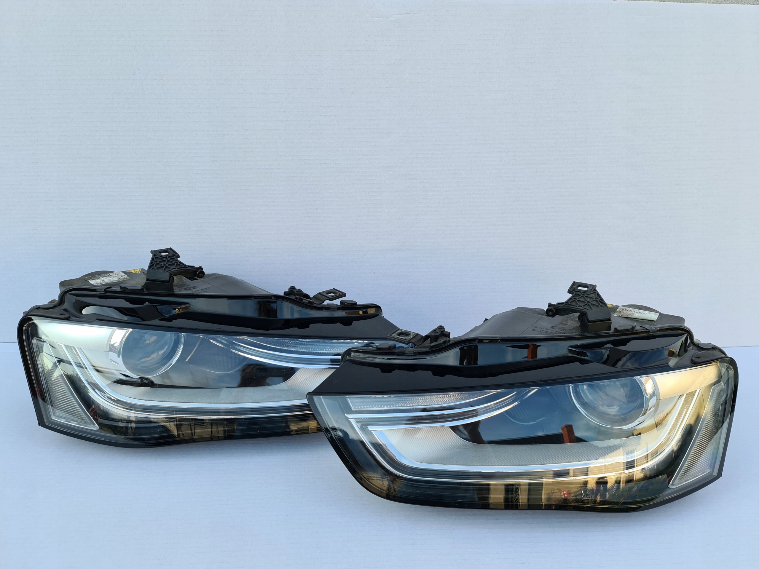 A4 8K LIFT LAMPA P+L PRZÓD KOMPLET 8K0941005C