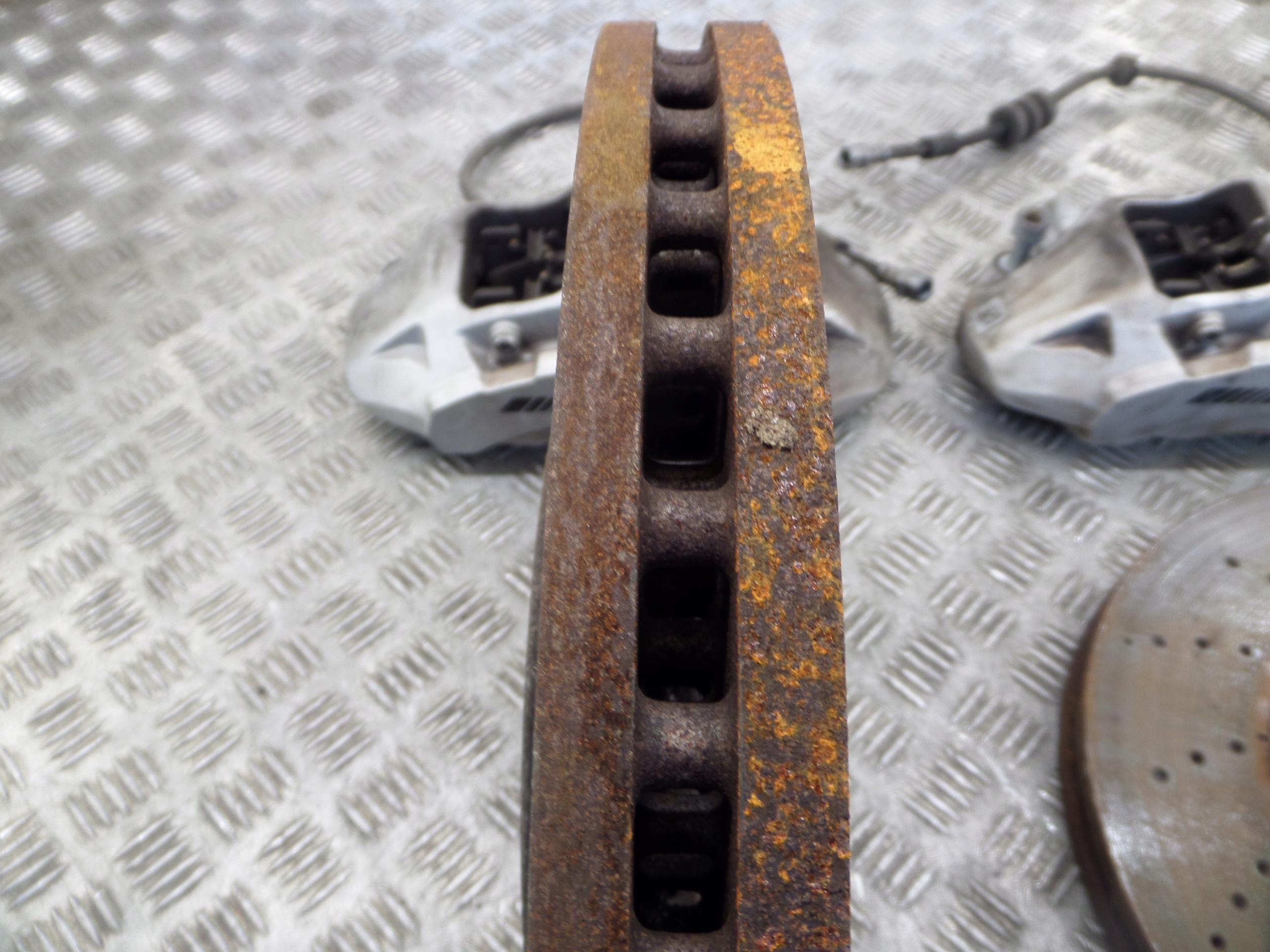 calipers discs brake left right front A KLASA W177 2.0 B AMG A35