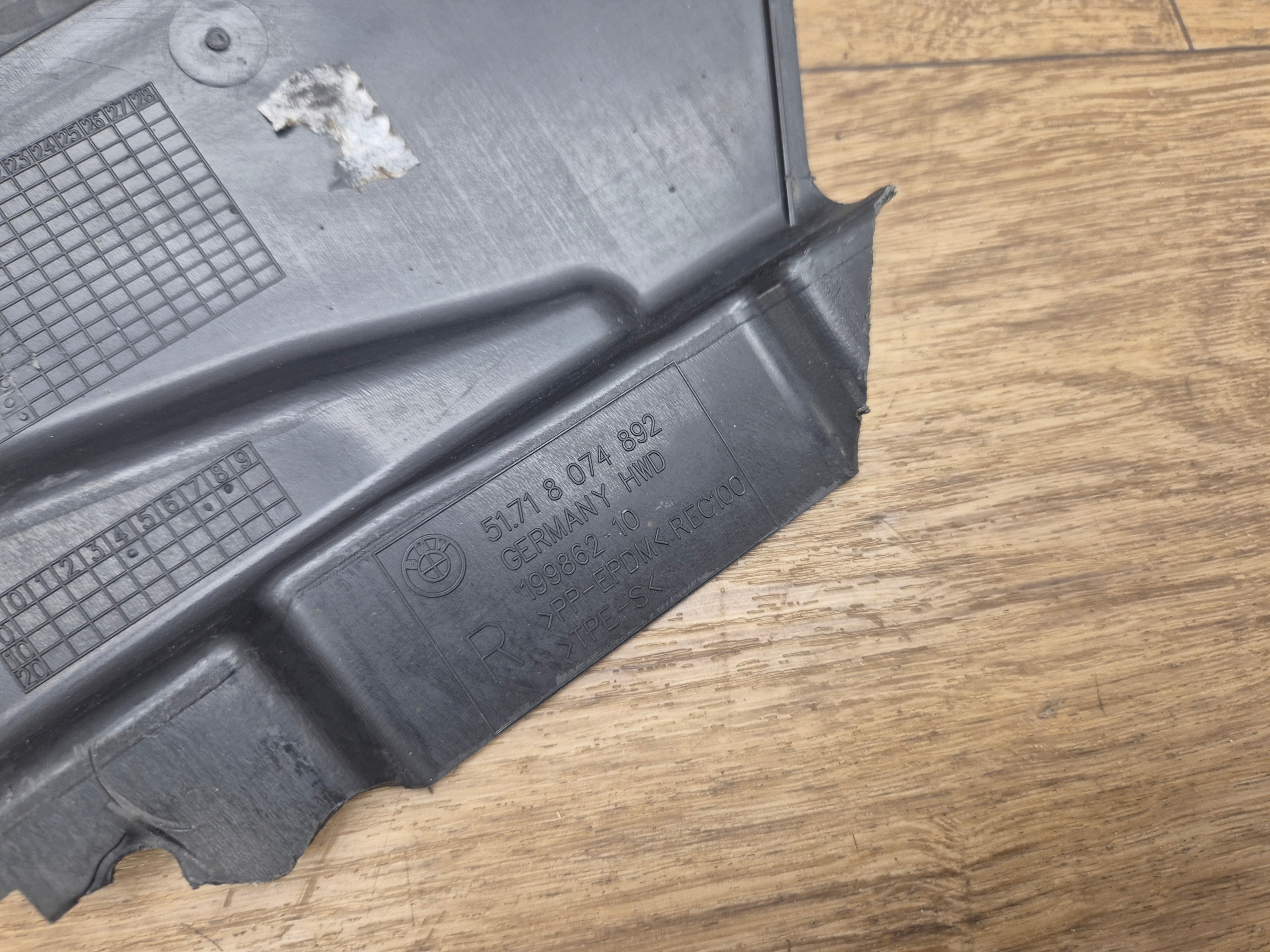 BMW 3 G20 G21 right TROJKAT mudguard cover lower front m-packet 8074892