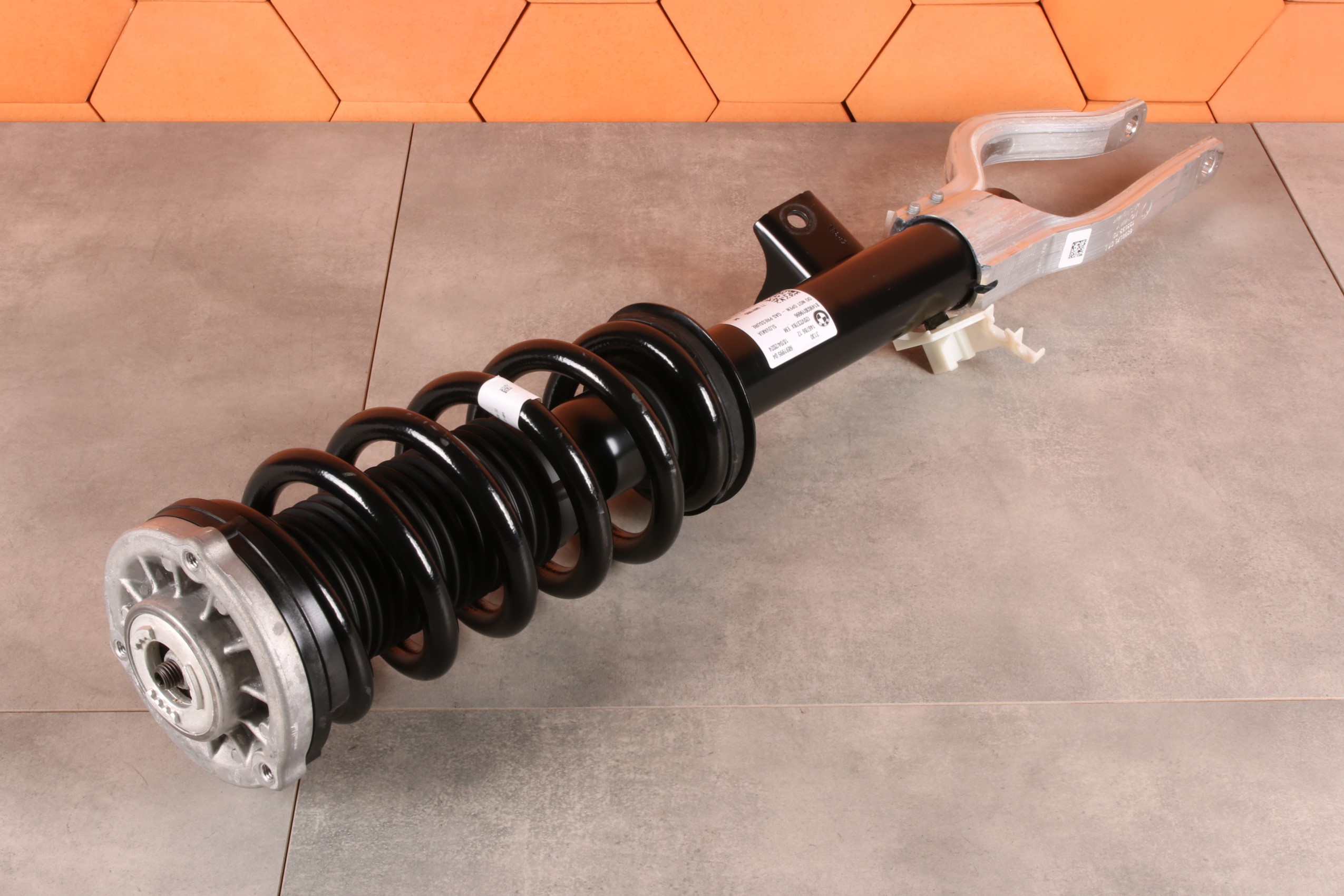 BMW iX I20 xDrive50 XE2 shock absorber left front front 6891995 6447 km !!!