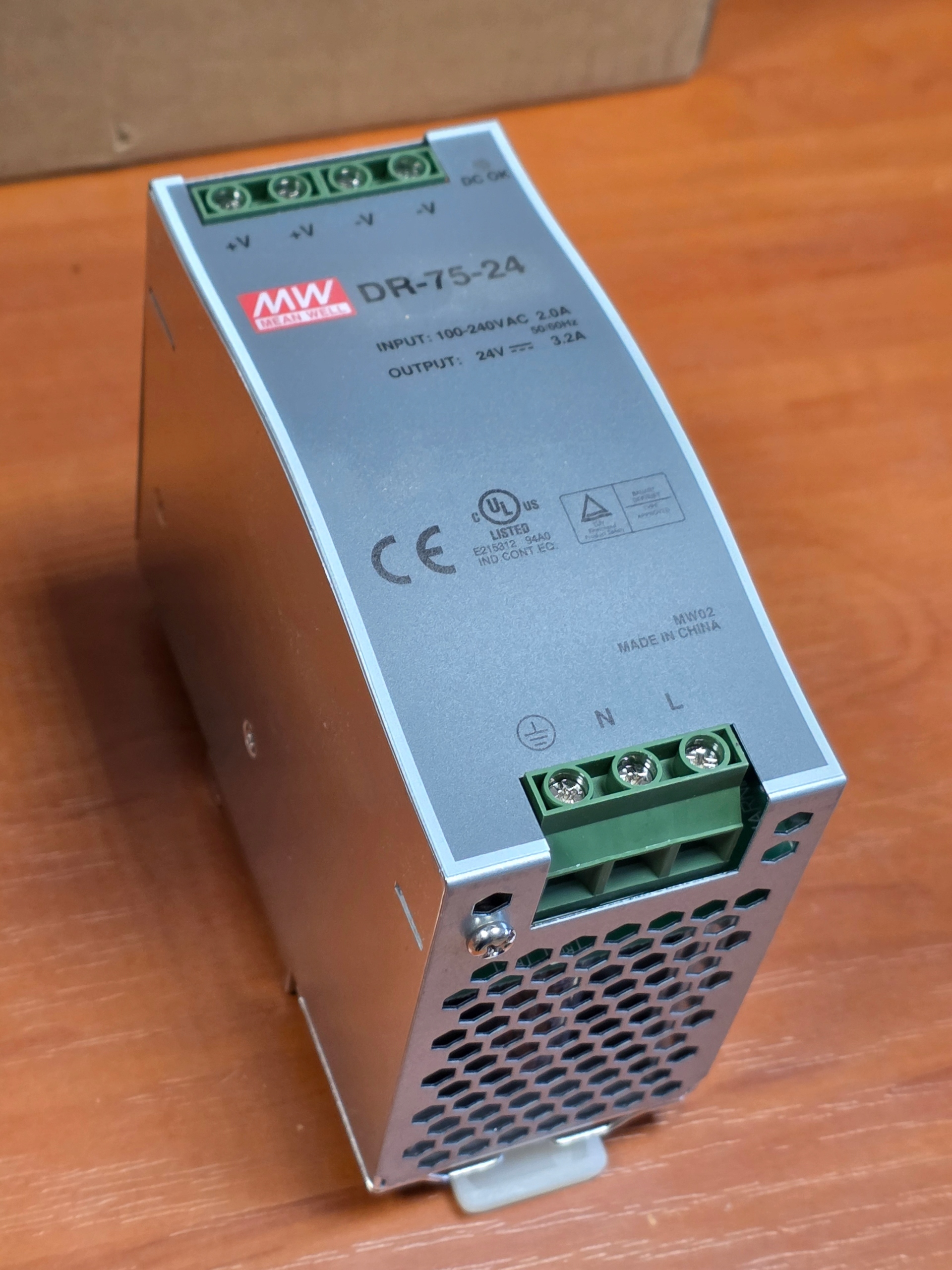 Napájecí zdroj pro kolejnice Mean Well DR-75-24