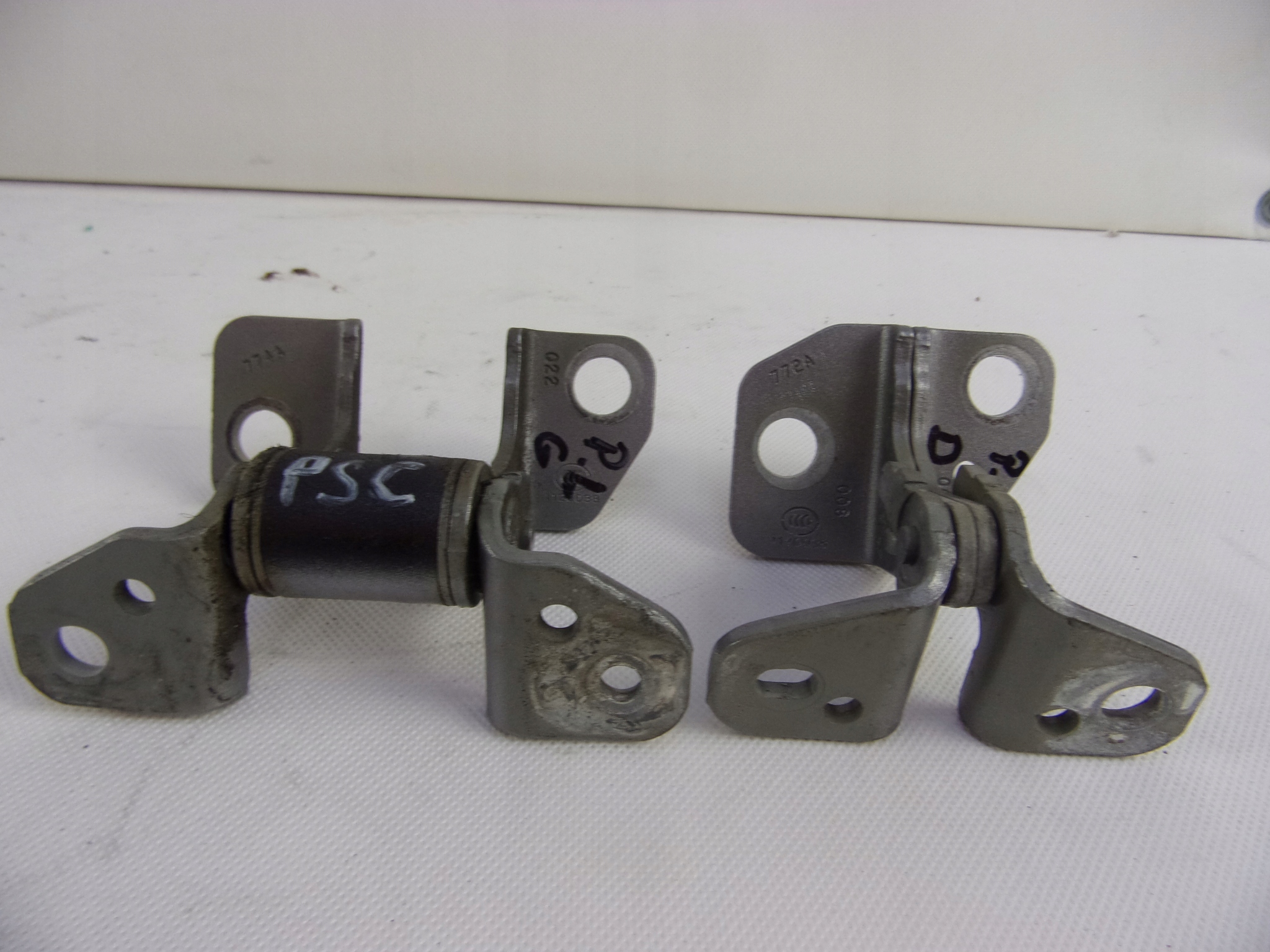 CHRYSLER PACIFICA 16-ПЕТЛІ ЛІВОЇ ПЕРЕДНЬОЇ ДВЕРІ