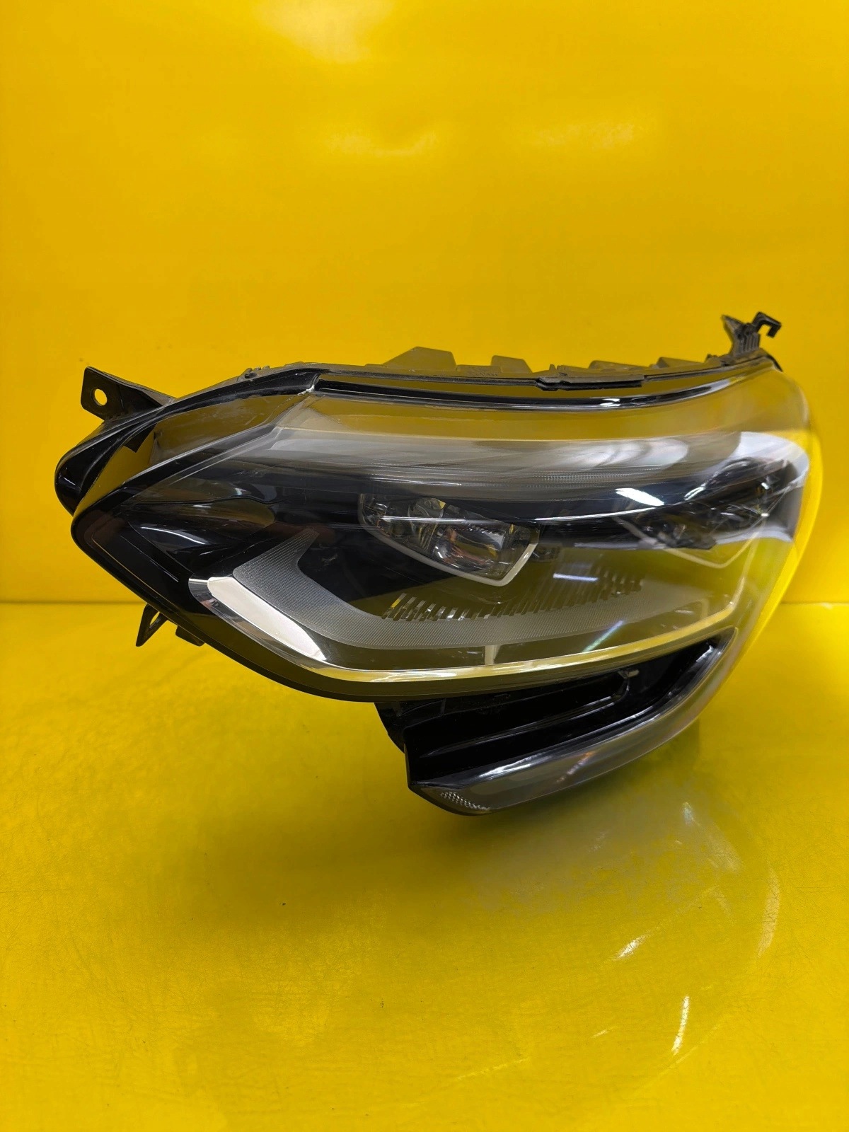light left front Renault Megane IV Full Led 260601093R