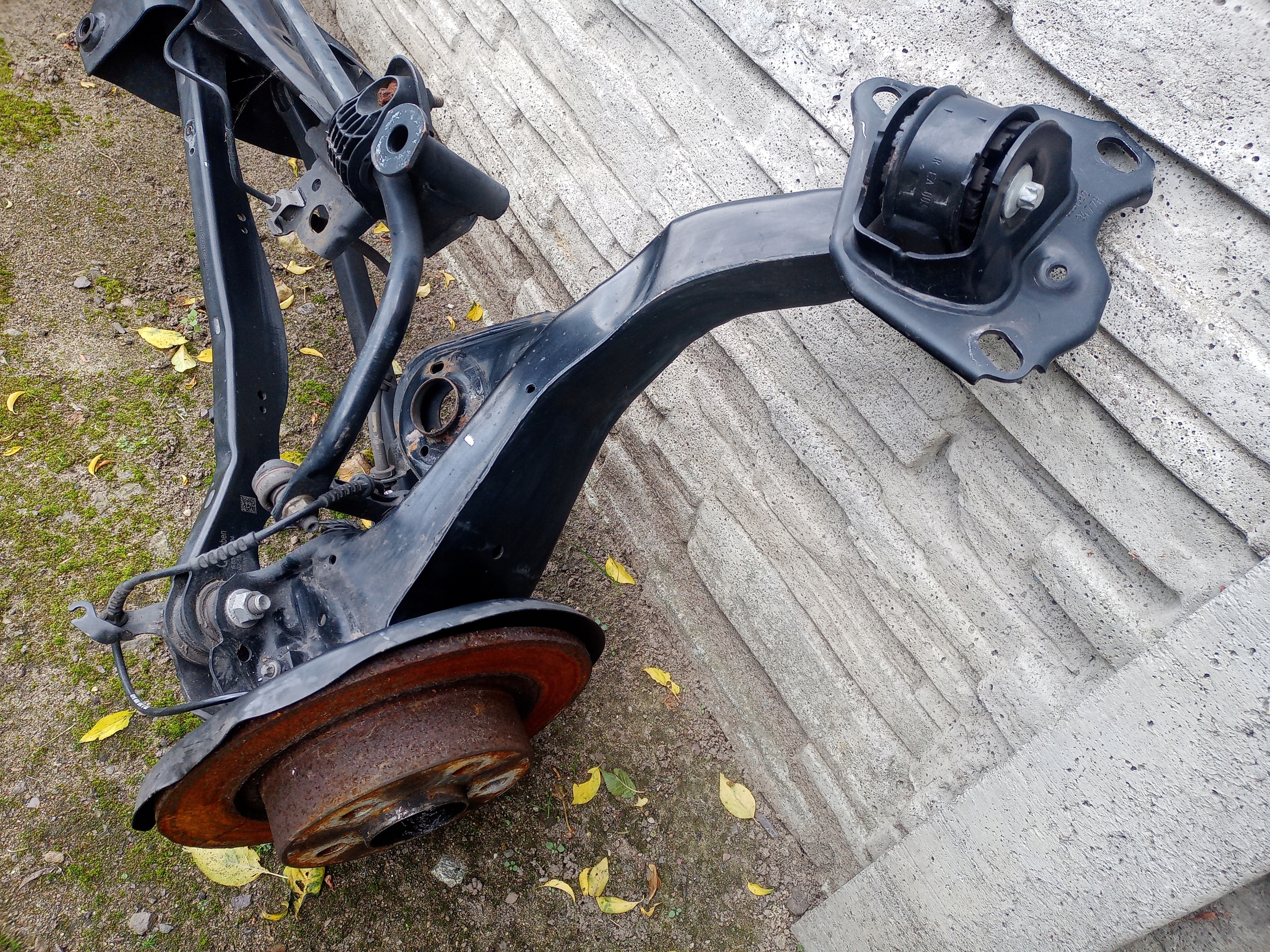 BELKA ZAWIESZENIE OŚ TYŁ BMW 2 F46 Producent części BMW OE