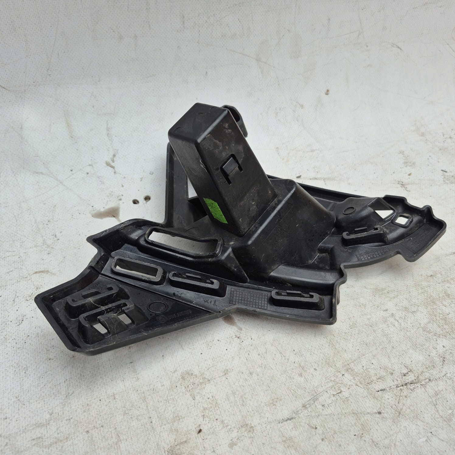 SKODA OCTAVIA 4 IV support holder GRILLA front front