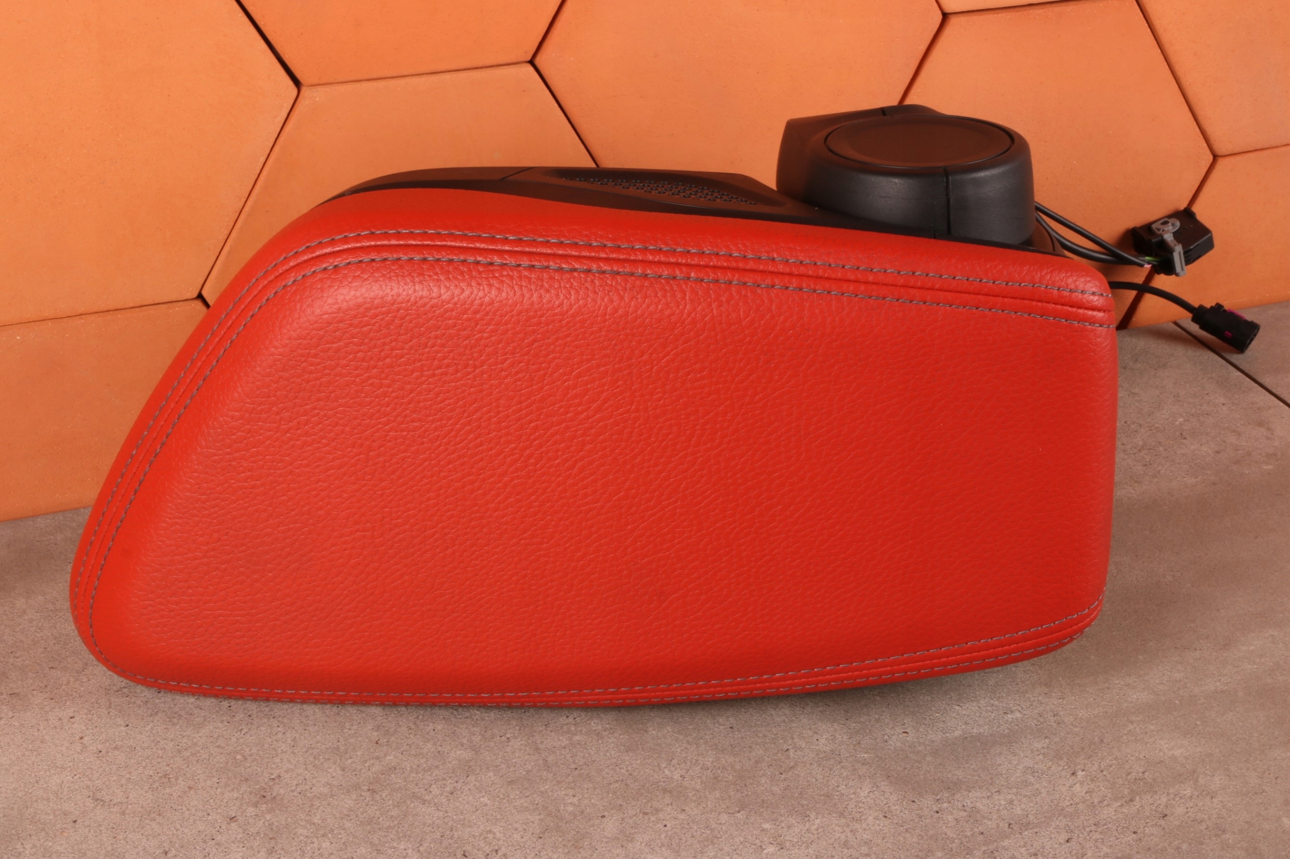 BMW X2 F39 armrest leather MAGMAROT + LADOWARKA WCA 1378762 5A54836