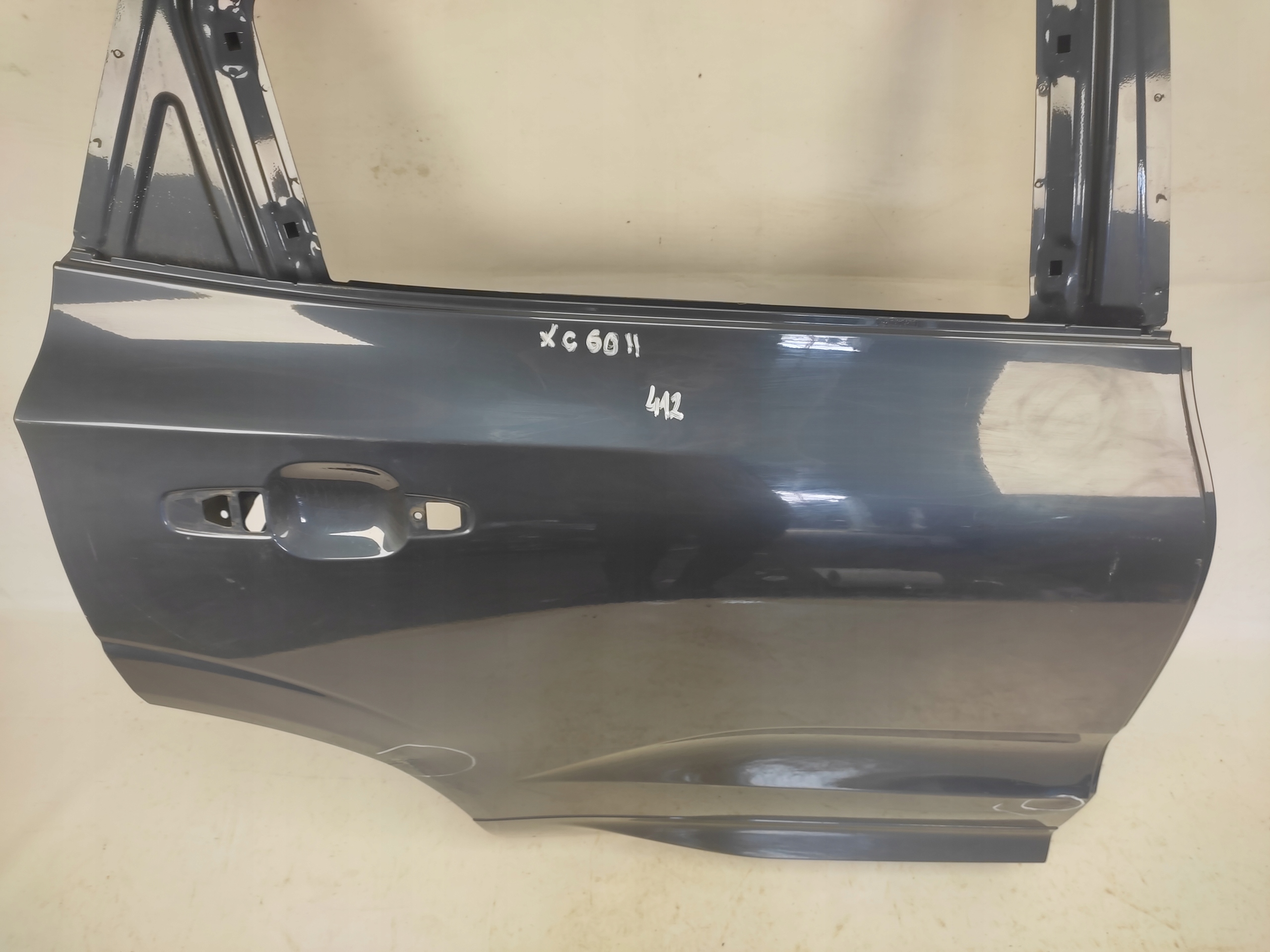 VOLVO XC60 II DRZWI PRAWE TYLNE TYŁ 2017- 2018- Producent części Volvo OE