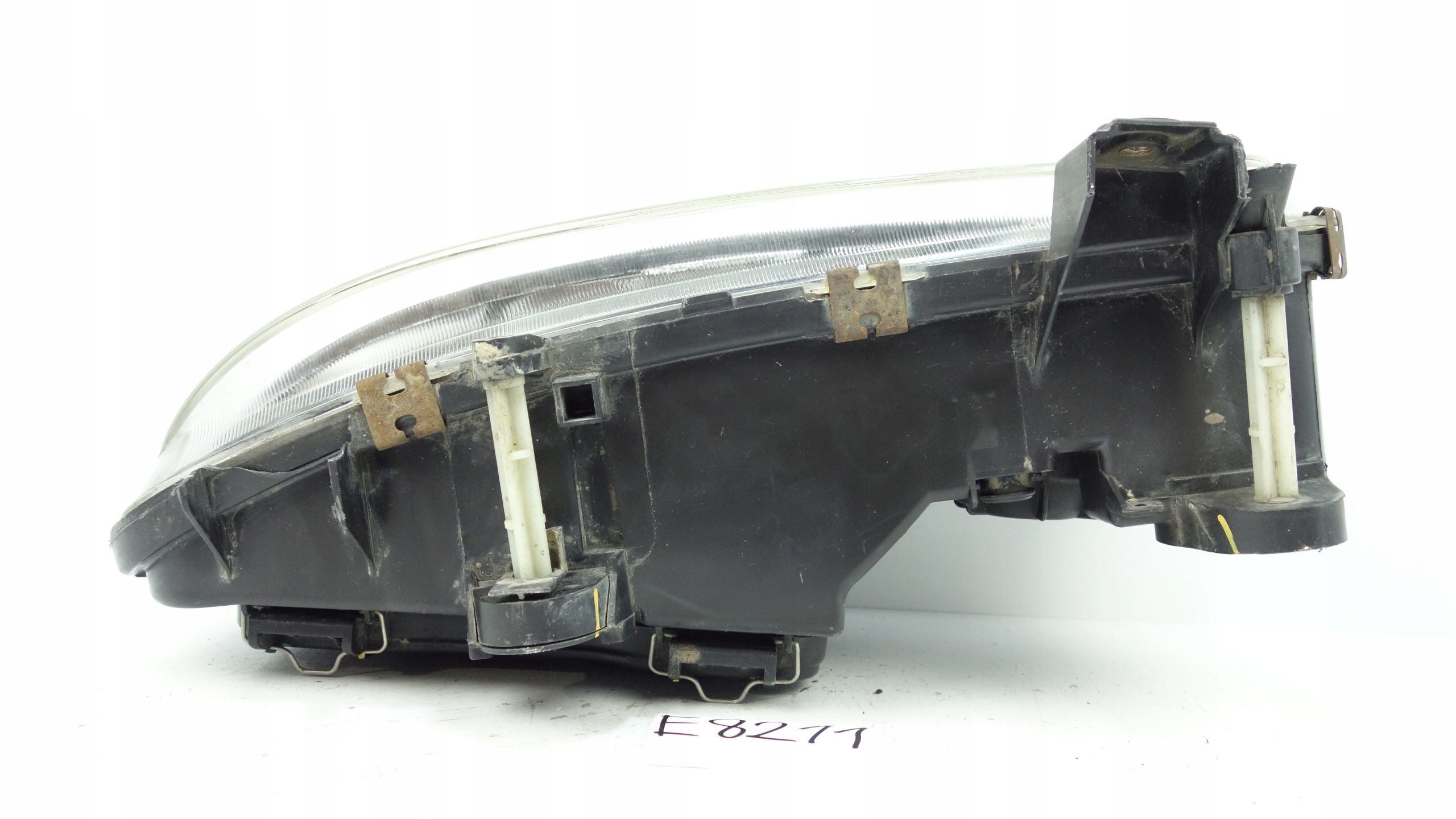 MERCEDES ATEGO LIFT 2004- light right front right front A9738202761