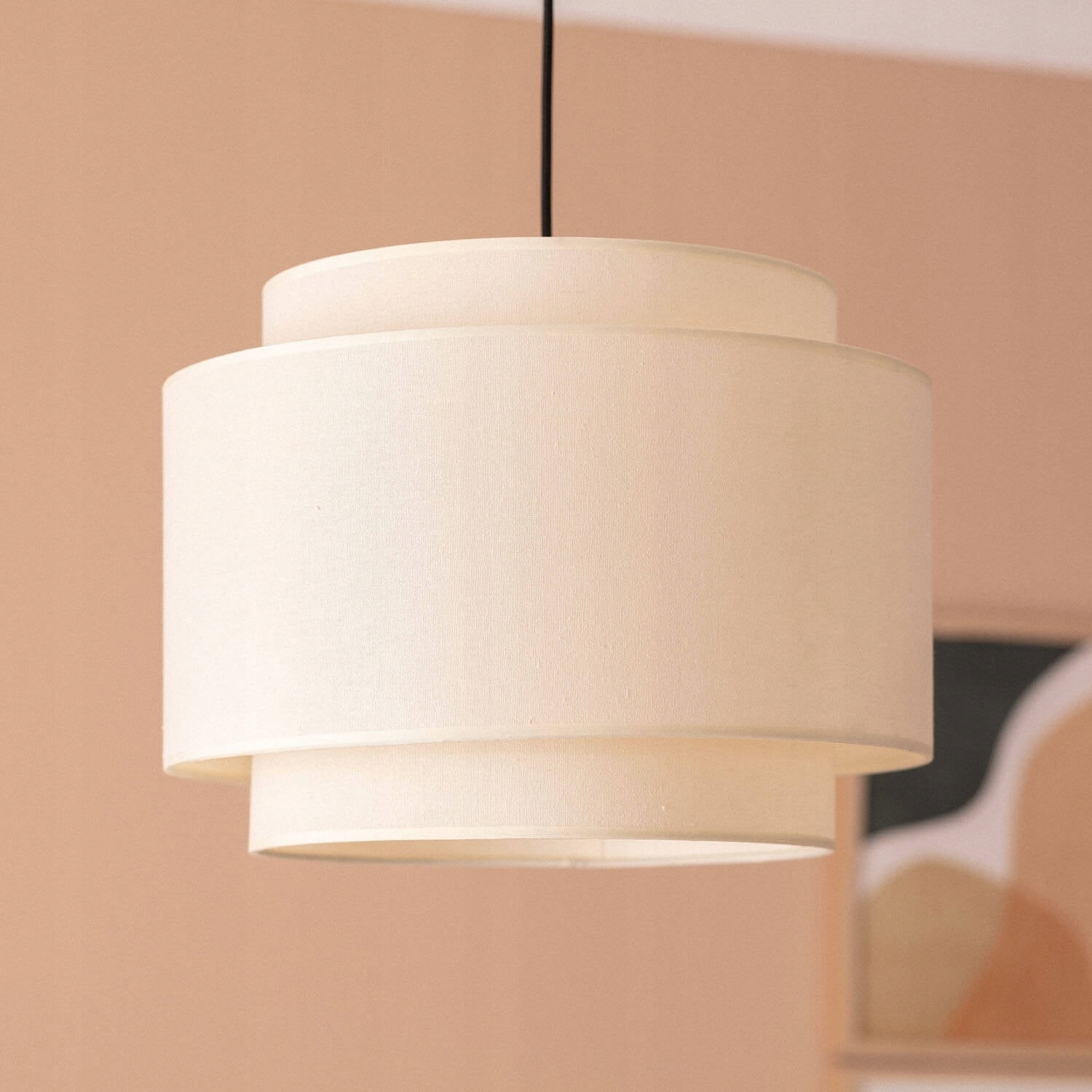 Závěsná lampa z kovu a tkaniny Arija