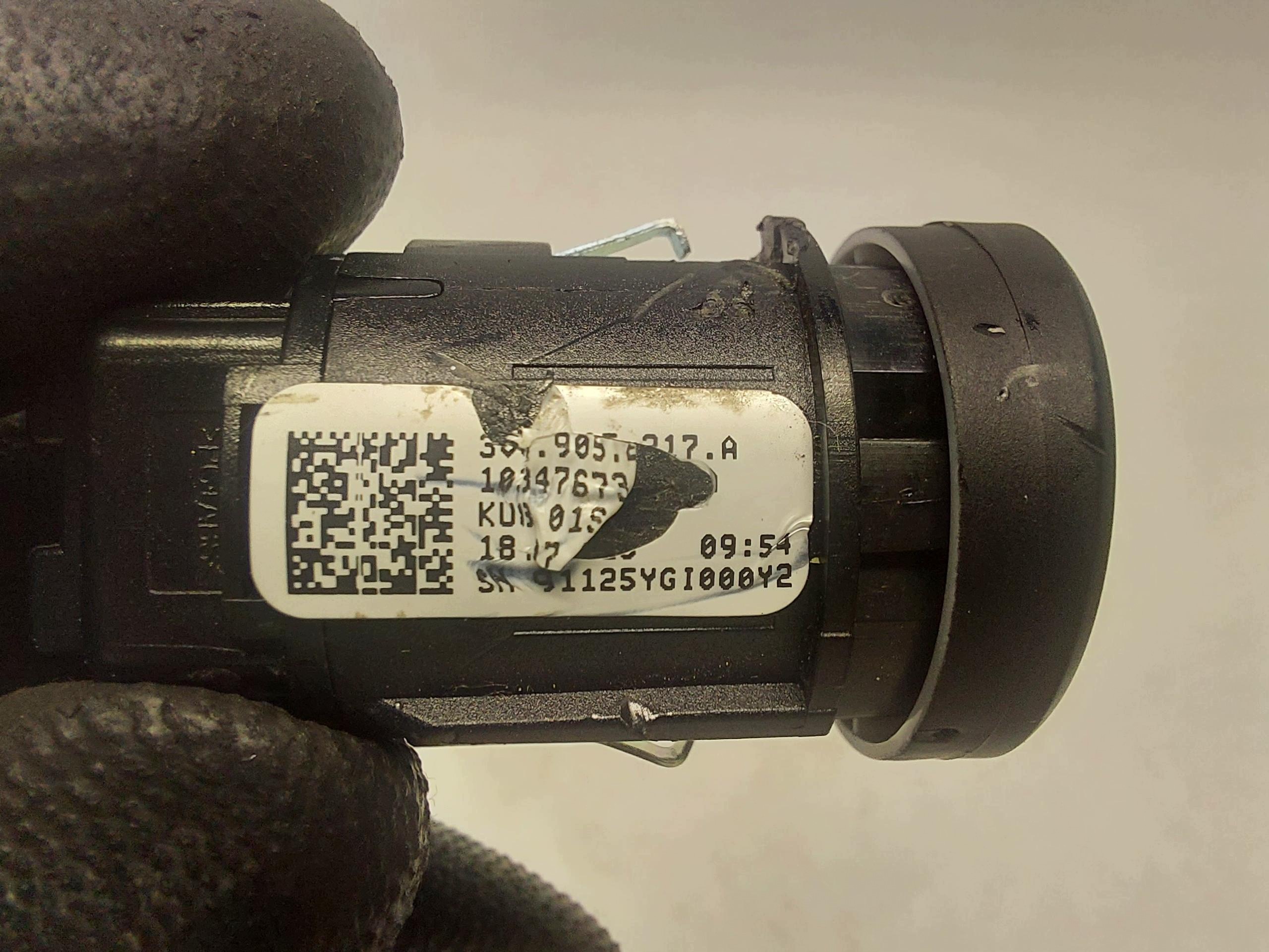 Skoda Elroq 5LJ iV85 , SUV 5D 2025r switch START-STOP 3V0905217A