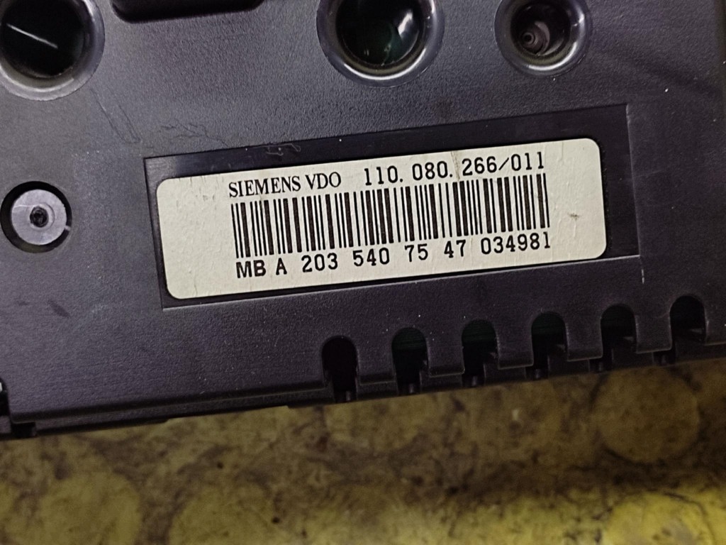MERCEDES W203 budíky A2035407547