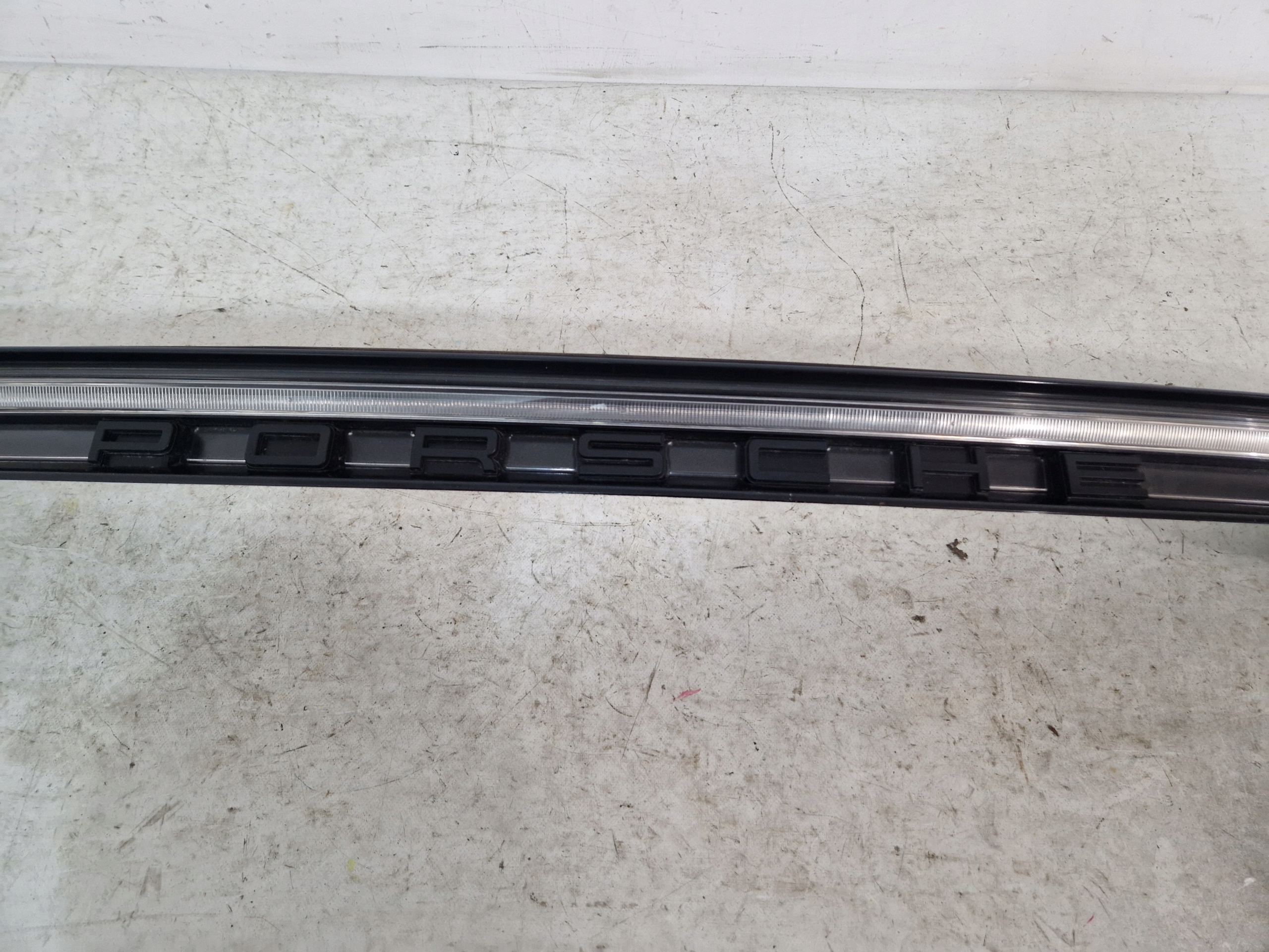 cap bonnet boot rear part light LED PORSCHE MACAN LIFT GTS 95B945308E