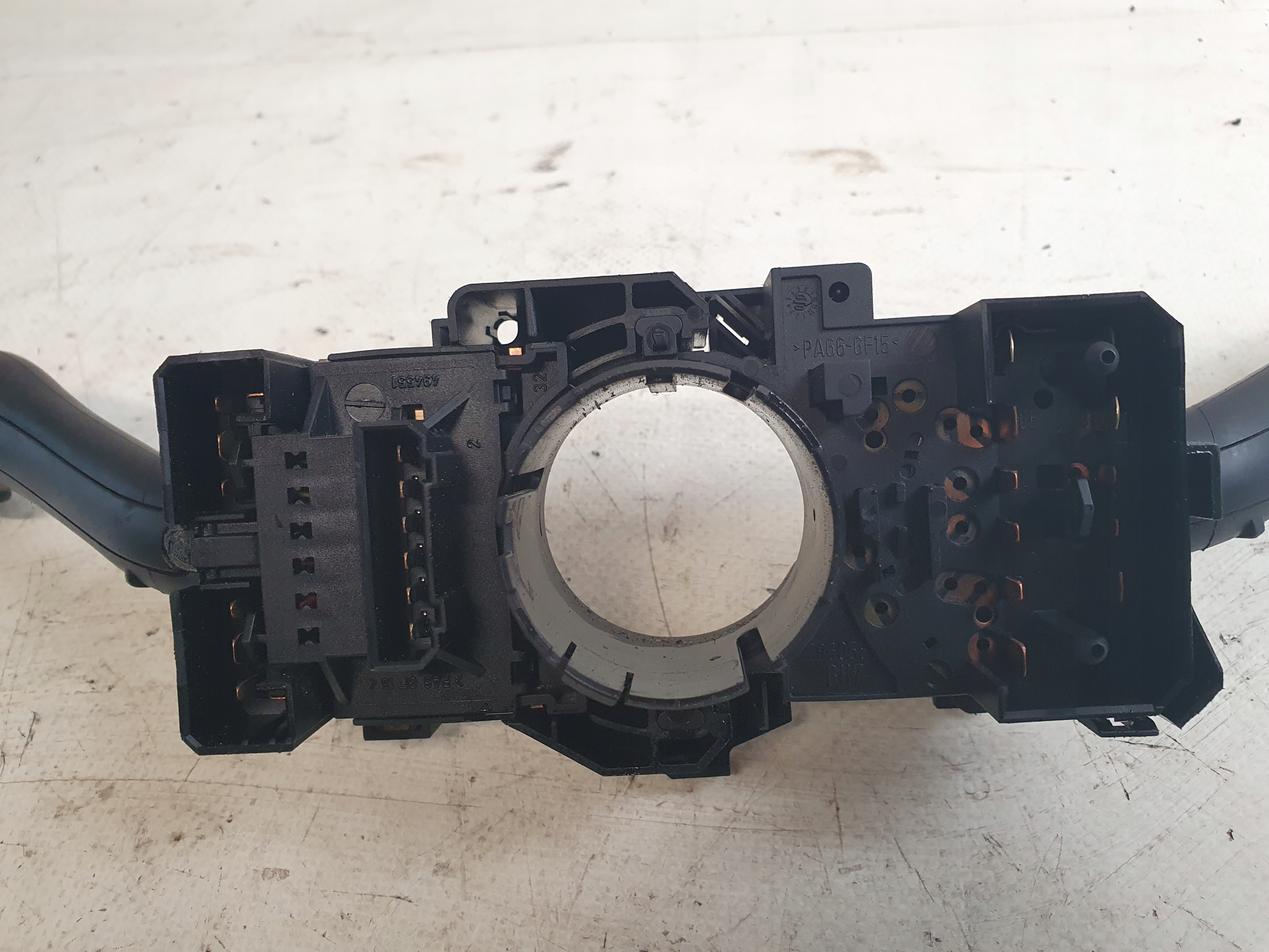 commande levier commodo sous volant SKODA FABIA et 8L0953513G
