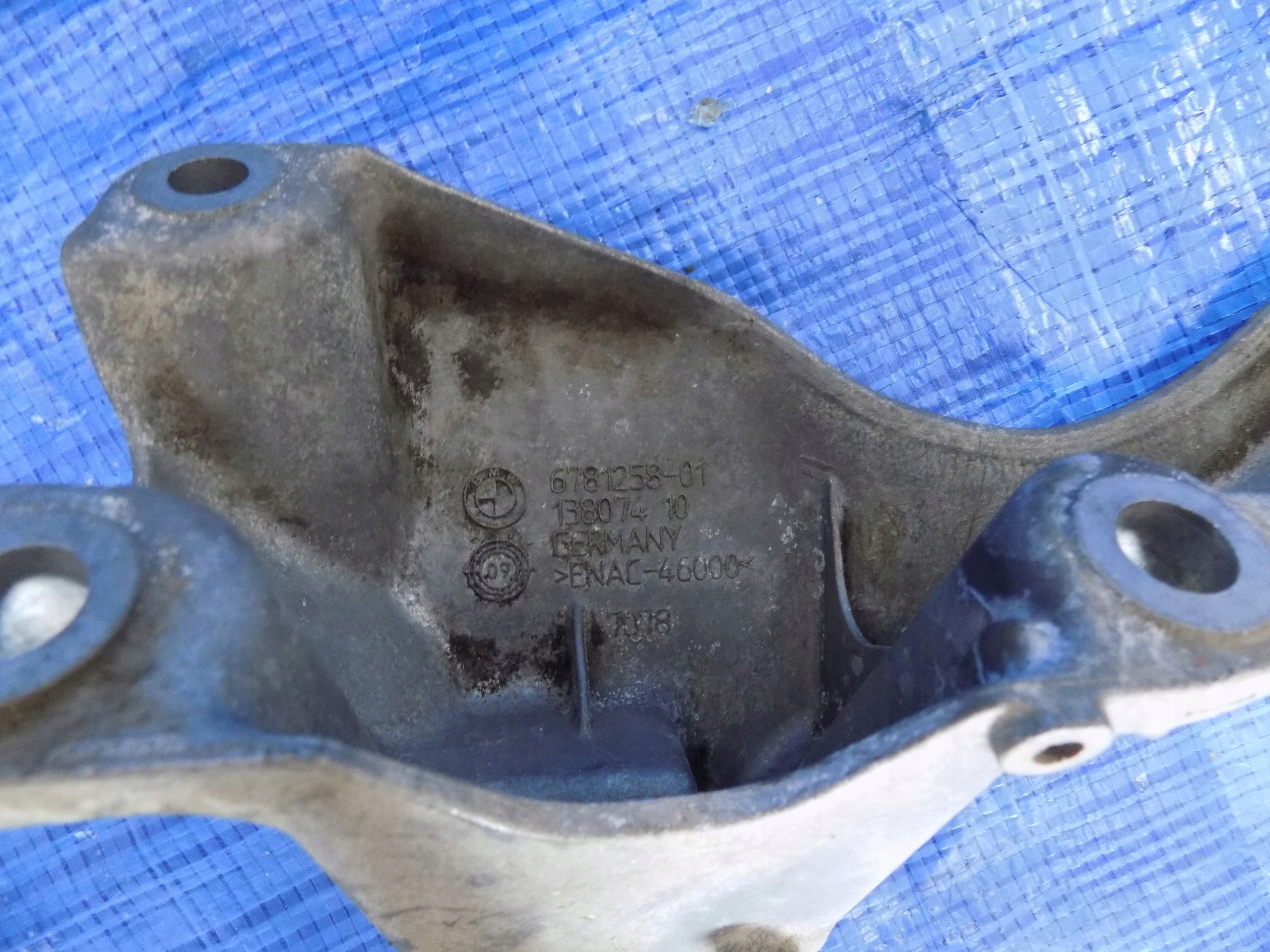 engine mount right holder console BMW 5 F10 2012R 3,0B