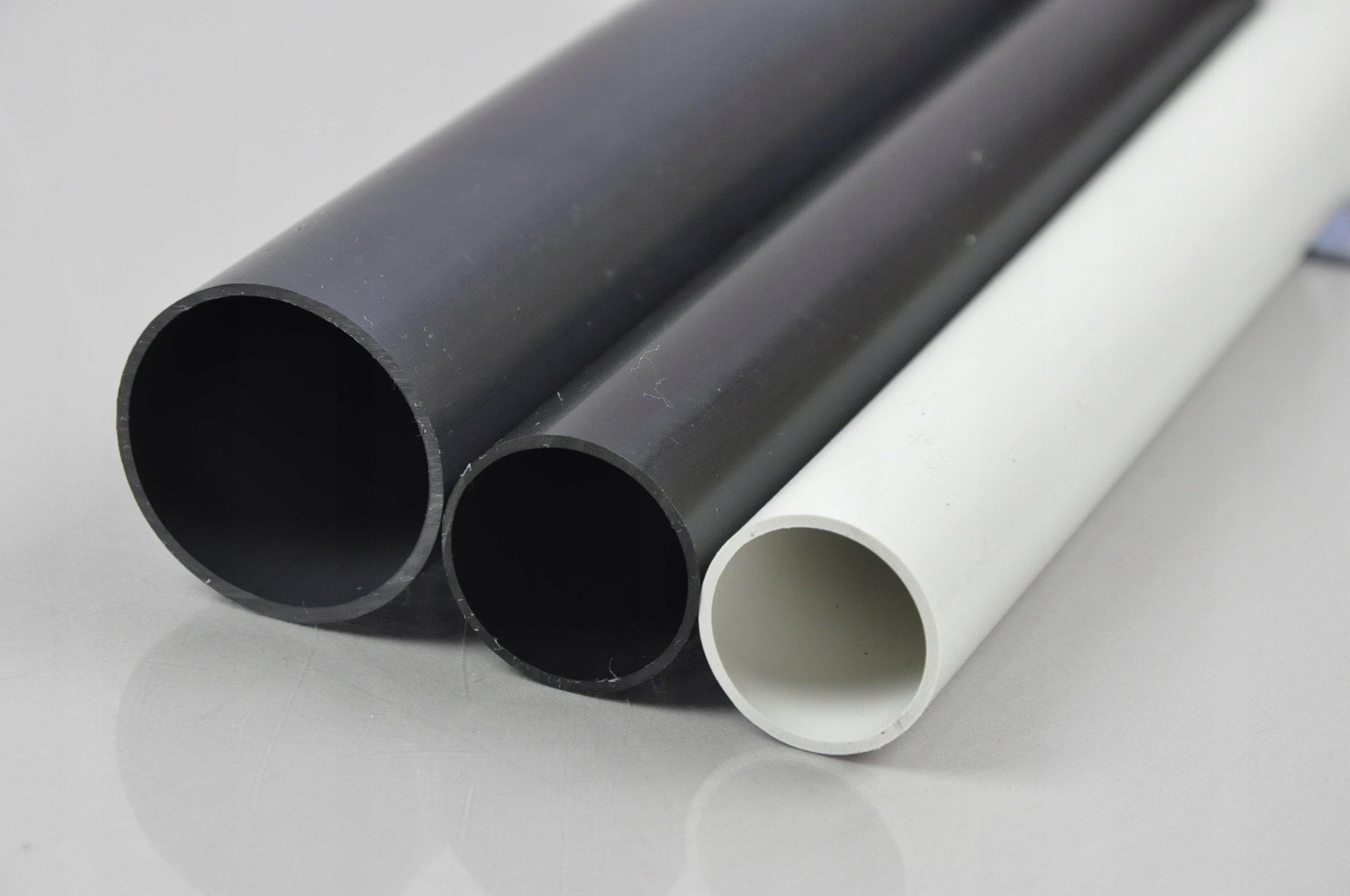 Rura instalacyjna sztywna 18 czarna 2m Długość (mb) 2