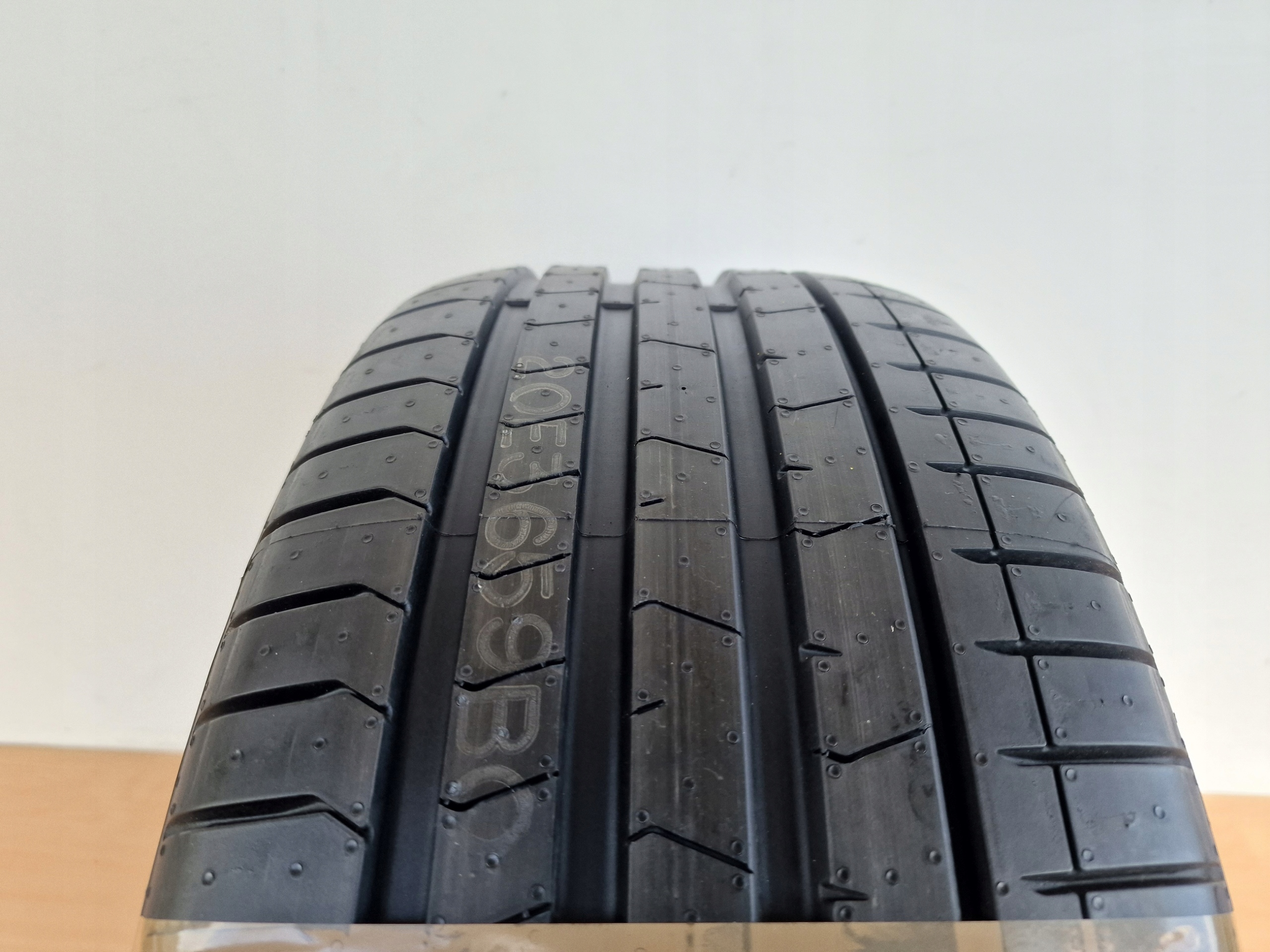 GOMMA LATO PIRELLI 235 40 20 R20 96V P ZERO DGR