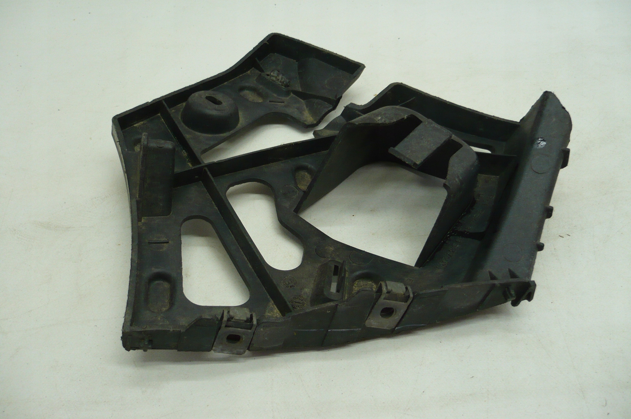 PEUGEOT 207 holder bumper bracket right front 06-12