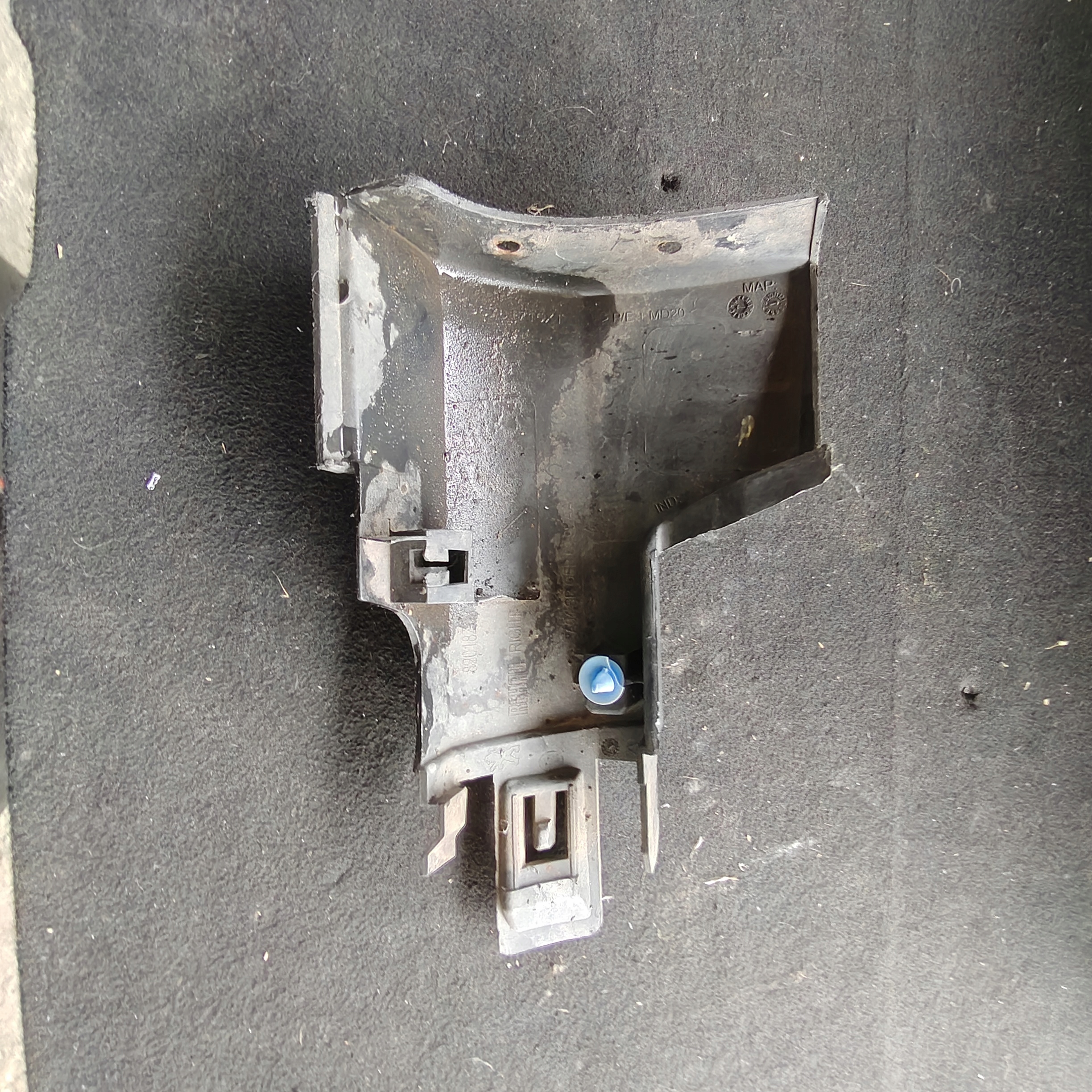 moulding threshold right PEUGEOT 2008 and SAMA pipe end