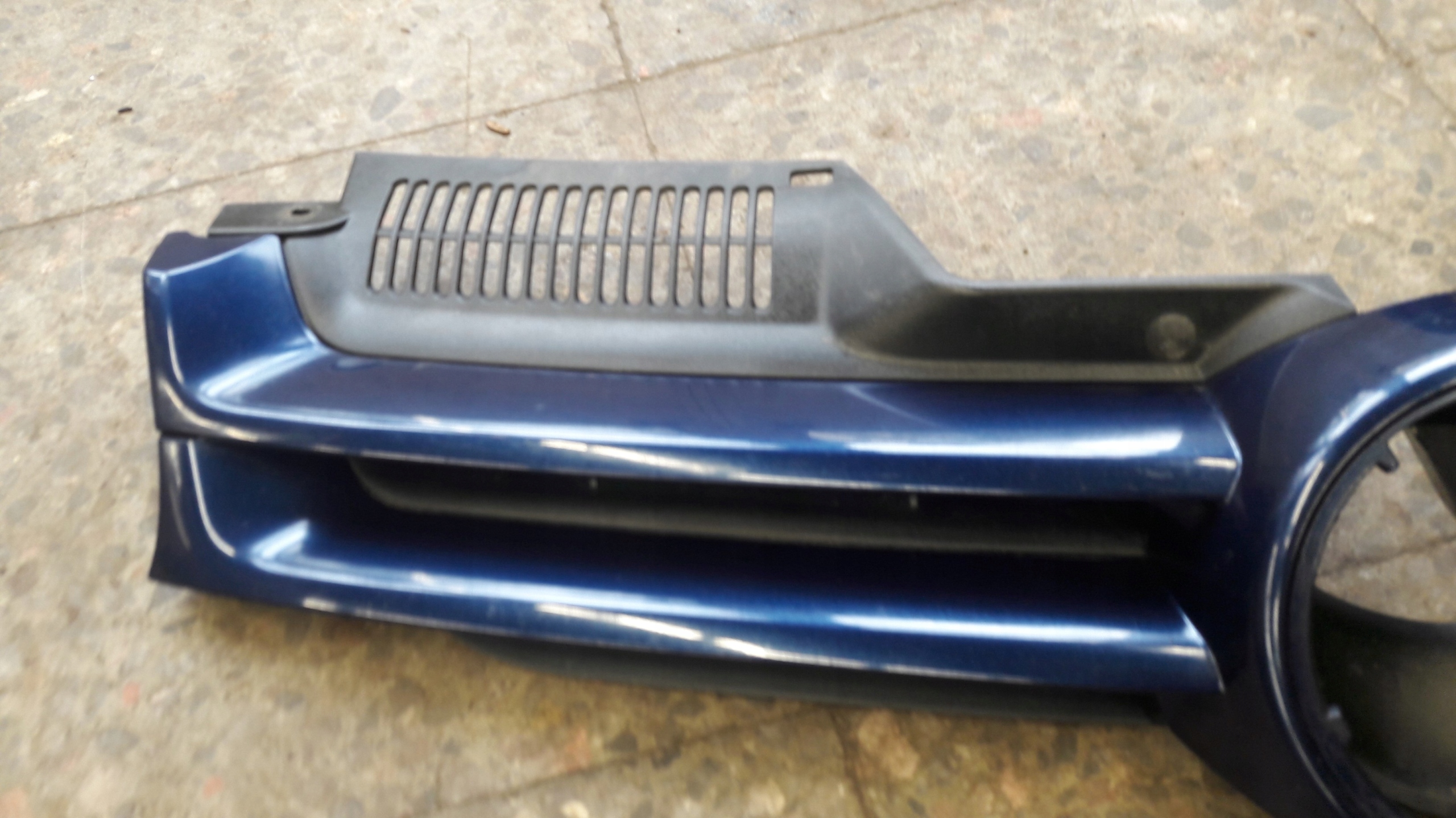 Grill Grill VW GOLF V 2005r K: LD5Q 1K0853651