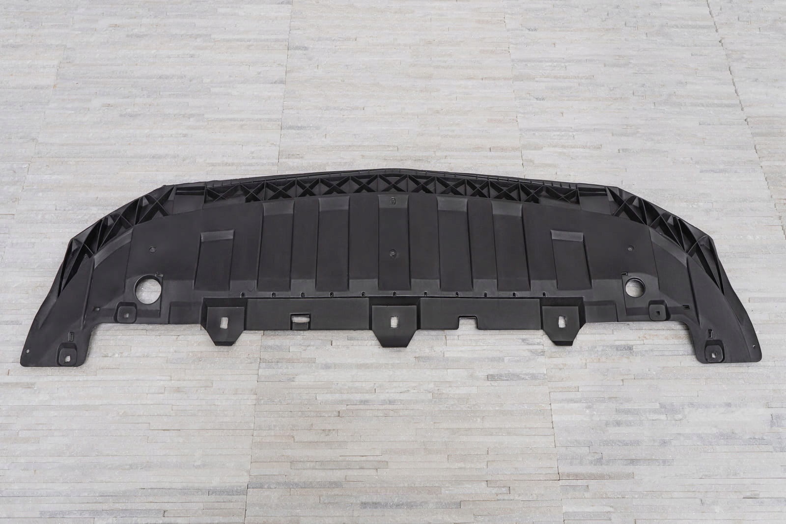 MERCEDES B-CLASS W246 2011-18 OSŁONA PRZEDNIEGO ZDERZAKA A2468850036 Typ samochodu Samochody osobowe