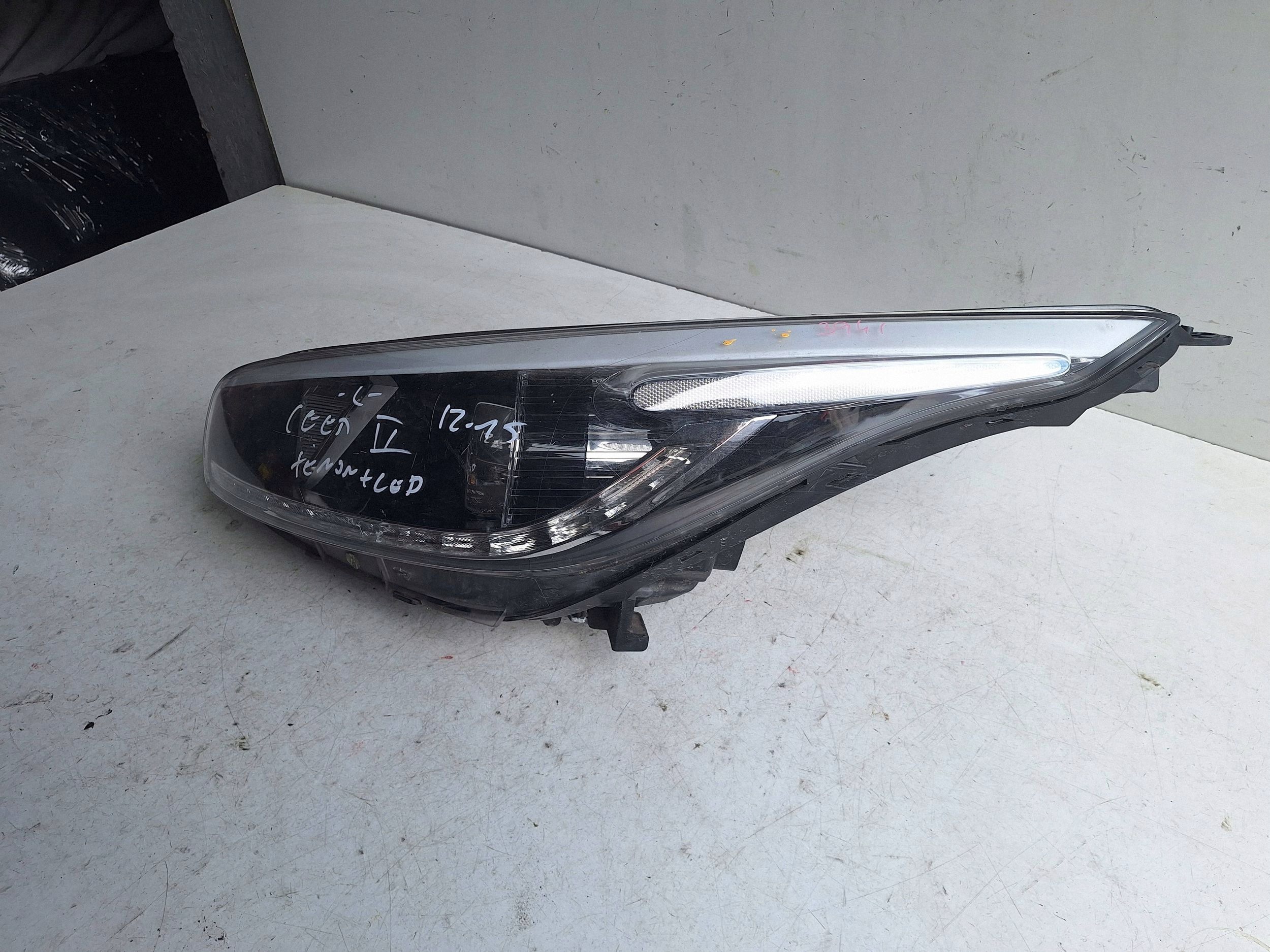 KIA CEED II 12-17 far lijeva XENON + LED UK-desni volan 92101-A2070