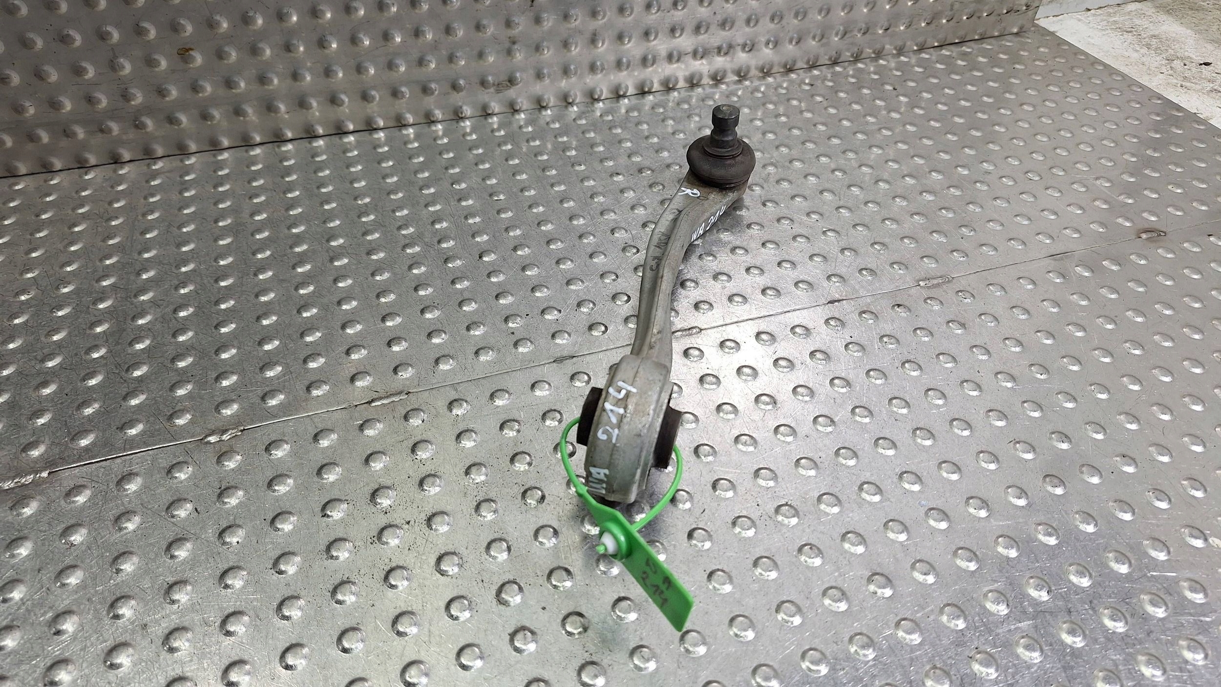 arm right front upper 8K0407510B 8K0510B AUDI A4 B8 A5 8T Q5 8R